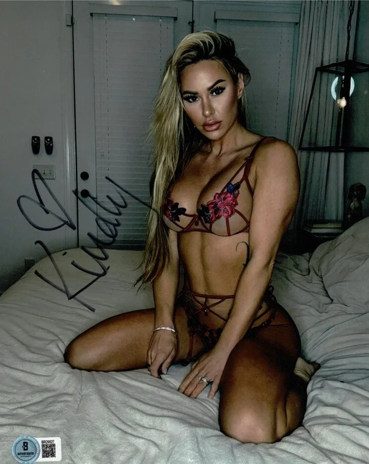 KINDLY MYERS — MODEL KINDLY MYERS HAND SIGNED 8X10 PHOTO BAS COA BR29527 BECKETT