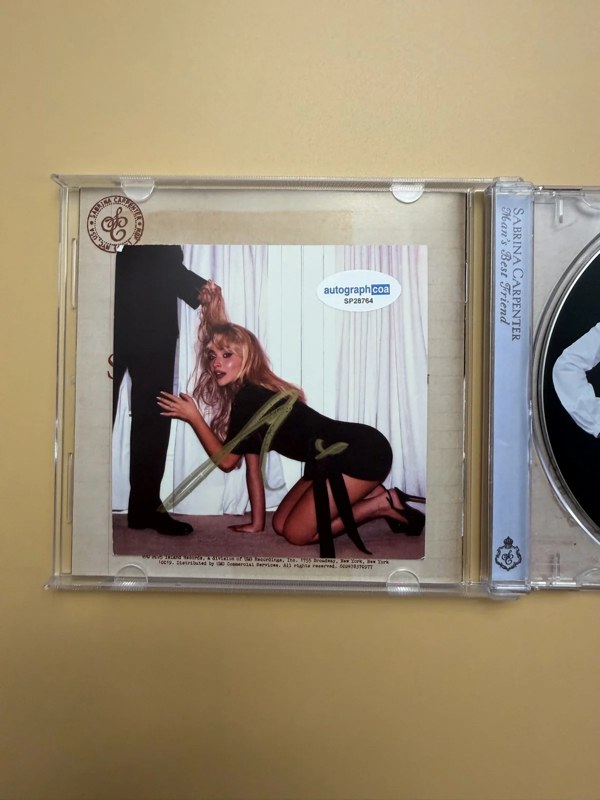 Sabrina Carpenter SIGNED CD Album Man’s Best Friend ACOA SP28764, image 2