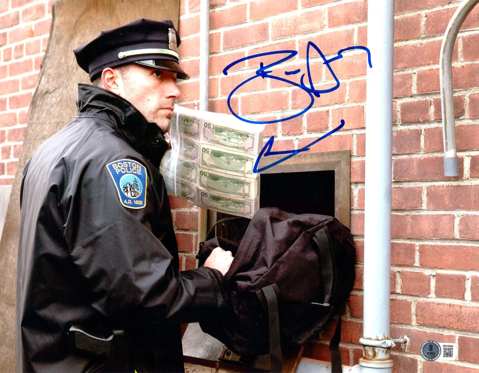 BEN AFFLECK — BEN AFFLECK SIGNED THE TOWN 11X14 METALLIC PHOTO AUTOGRAPH BAS BECKETT COA