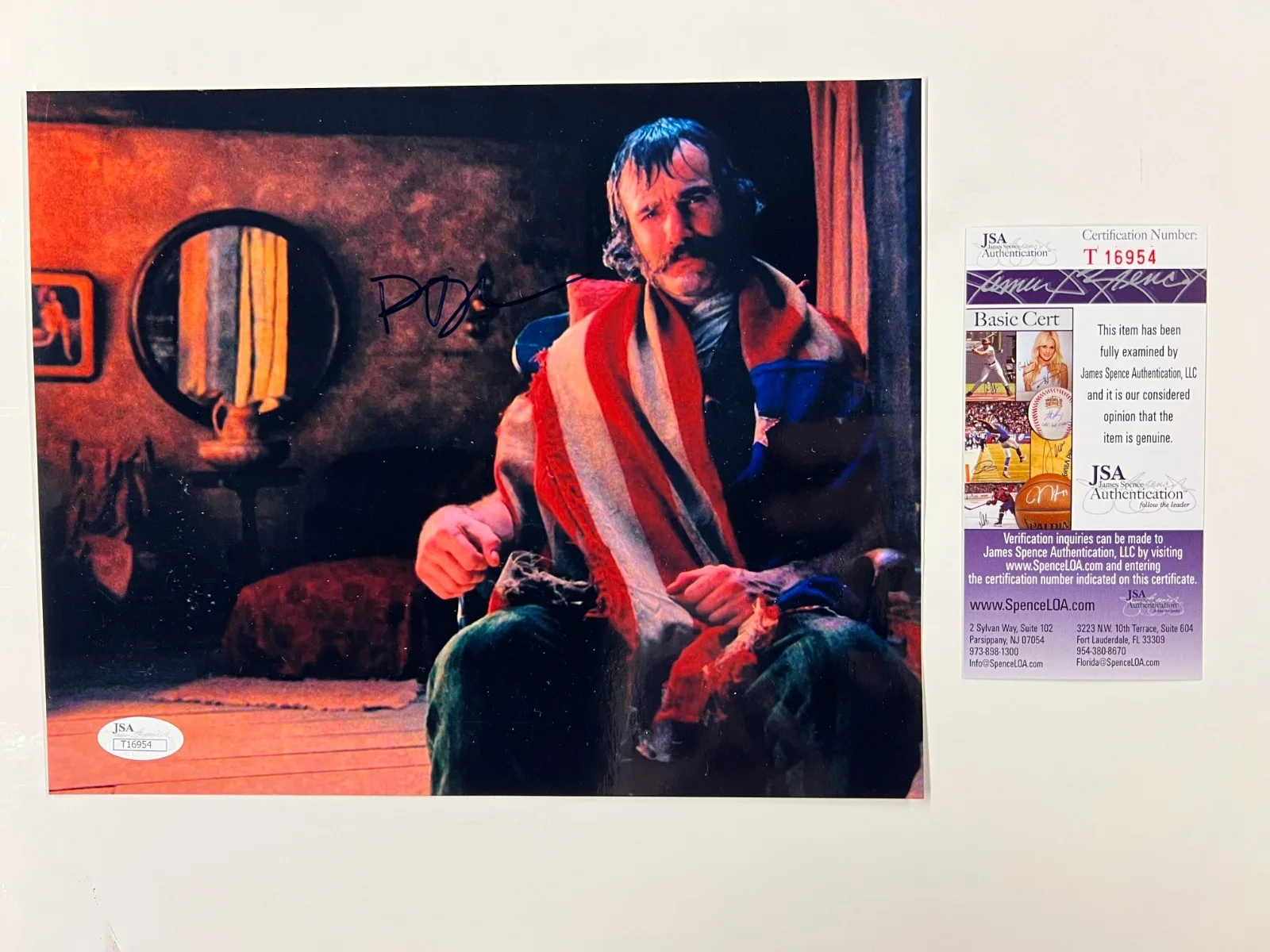 Daniel Day Lewis — Daniel Day Lewis Signed Auto Autographed 8x10 Gangs of New York JSA COA
