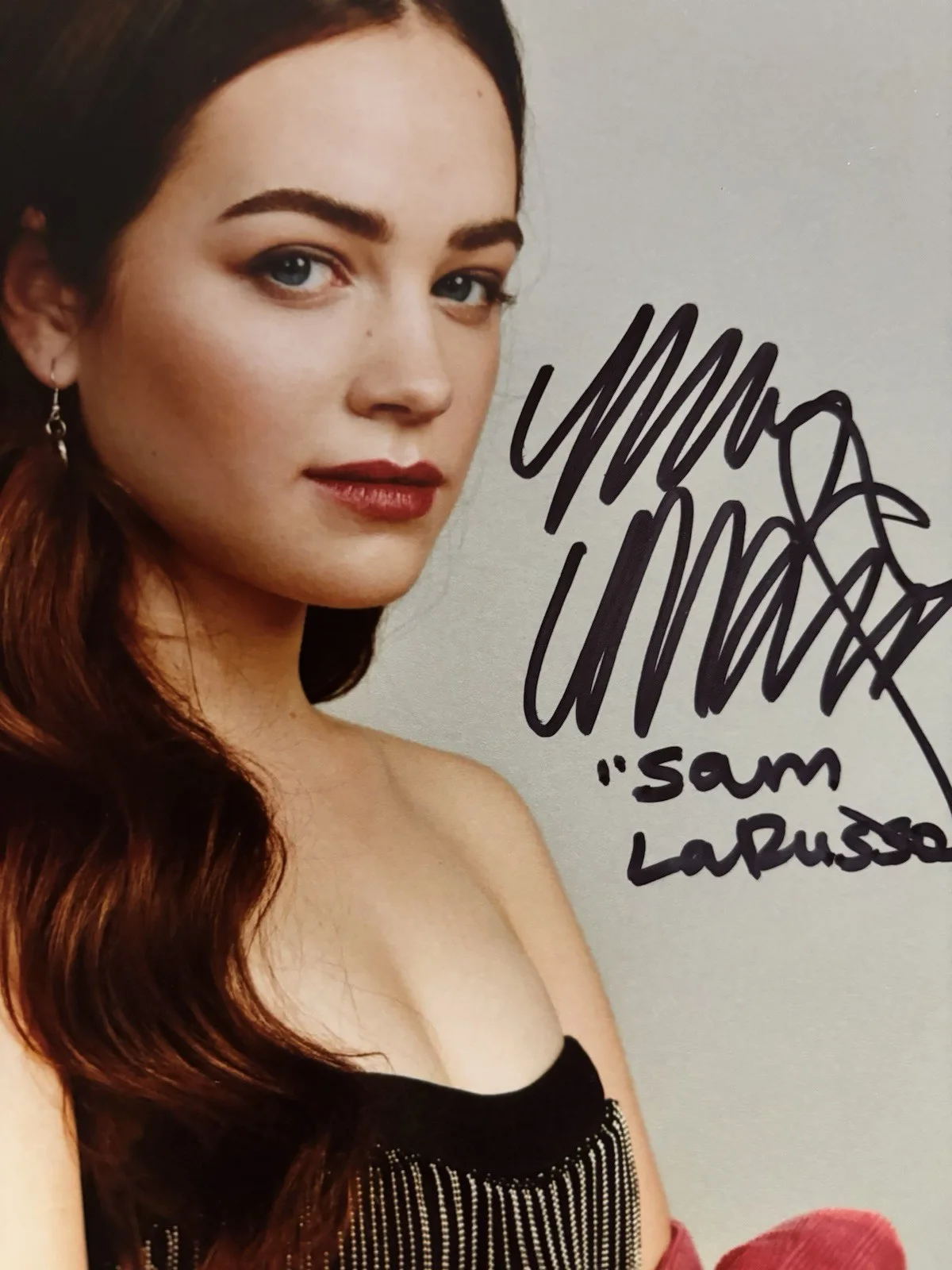 Mary Mouser — Mary Mouser / Cobra Kai Karate Sam Larusso Signed Autograph 8x10 Photo, изображение 2