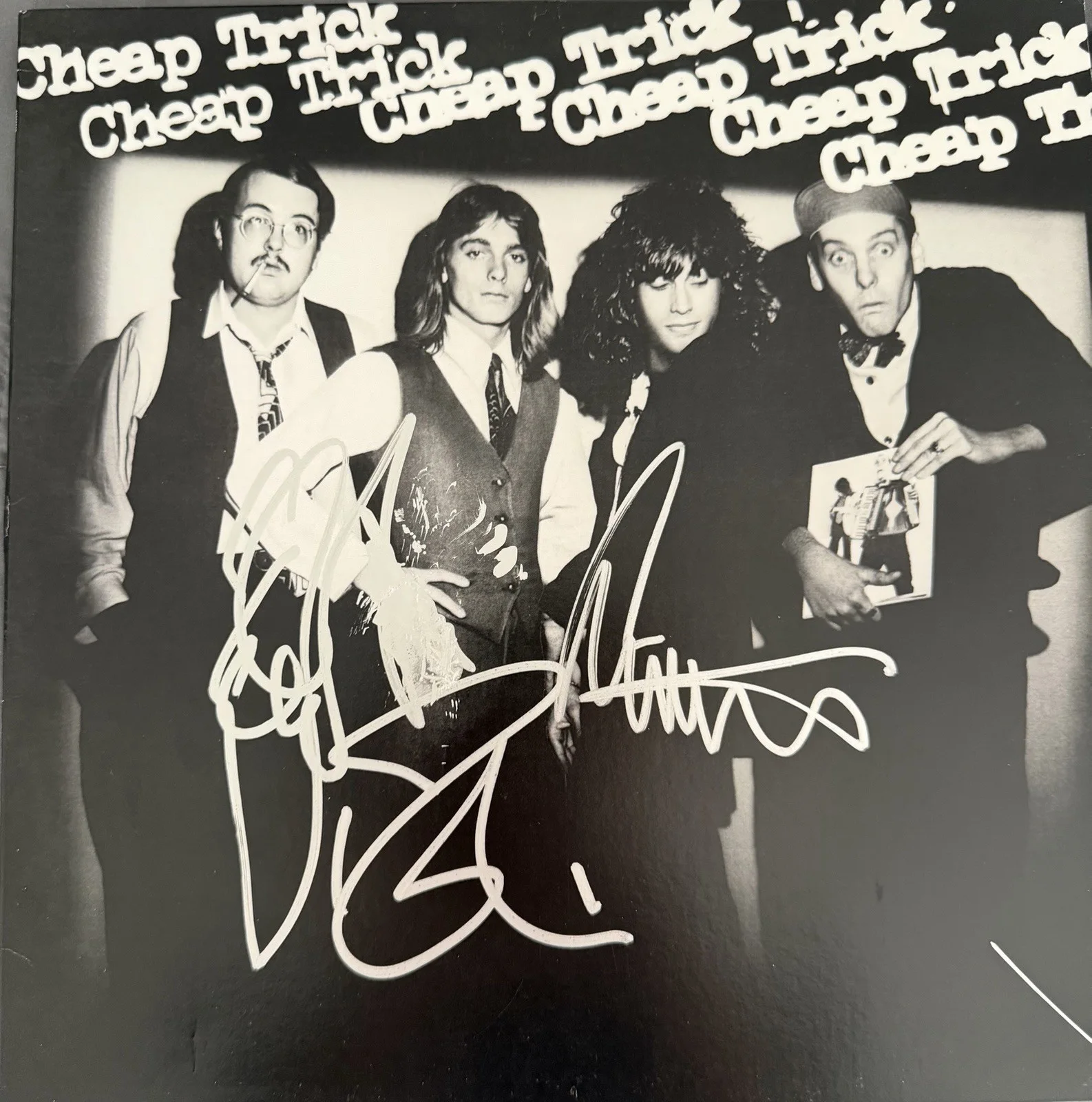 CHEAP TRICK SIGNED VINYL RECORD RICK NIELSEN + ROBIN ZANDER + TOM w/JSA COA!, image 3