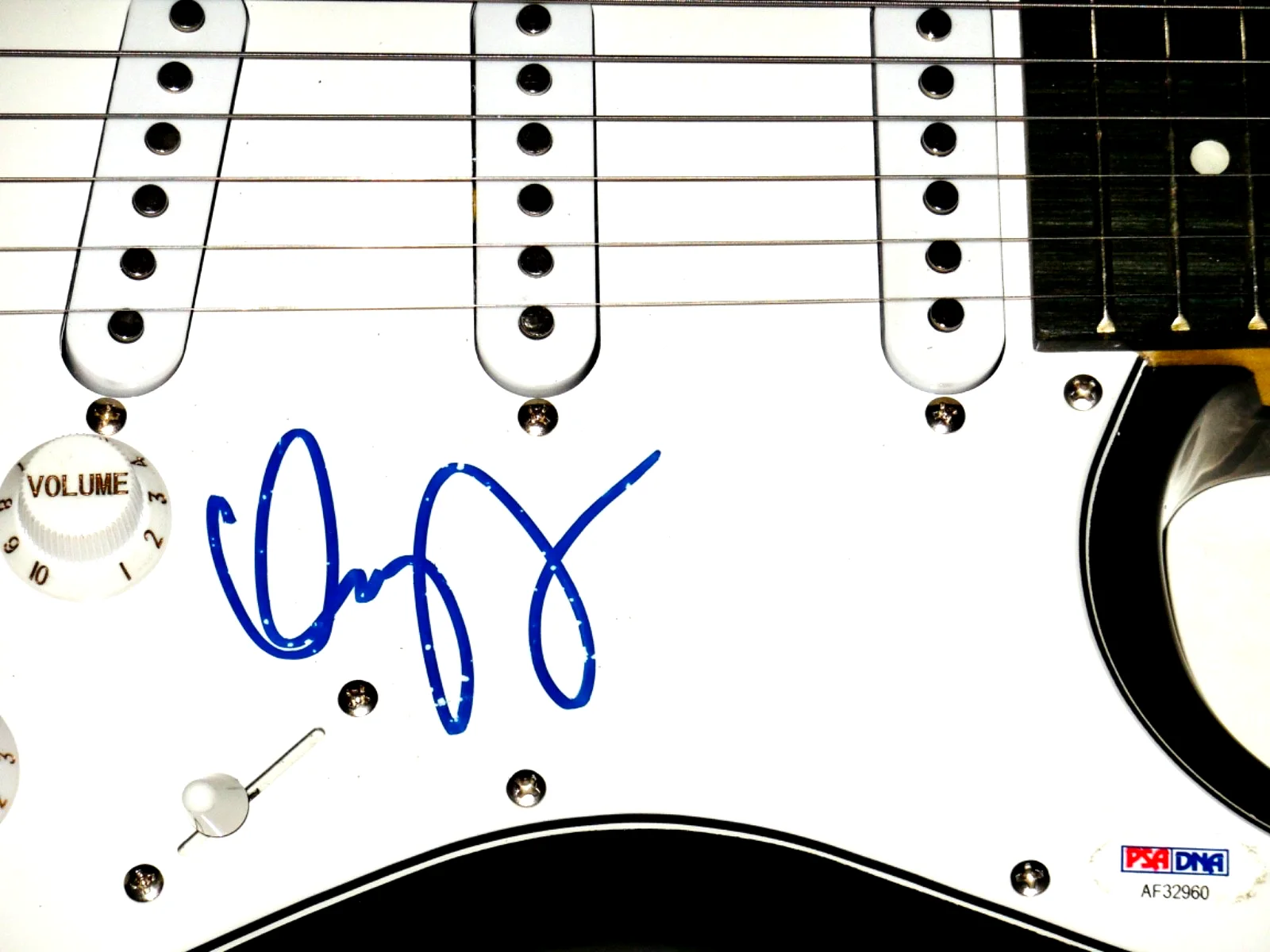 DENNIS DEYOUNG AUTOGRAPHED ELECTRIC GUITAR (STYX) - PSA DNA!, image 2
