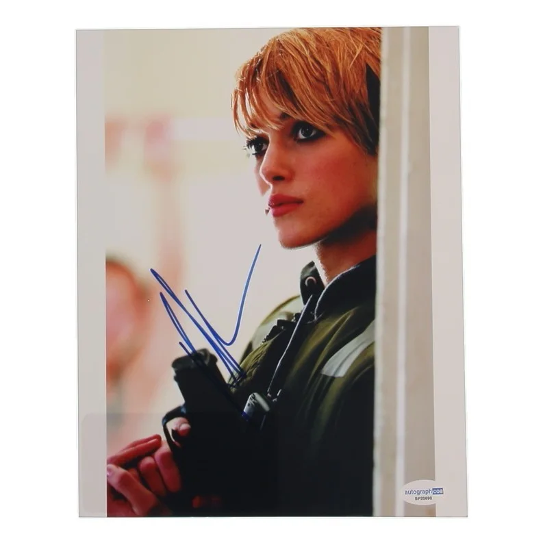 Keira Knightley — Keira Knightley Signed "Domino" 8x10 Photo (AOCA)