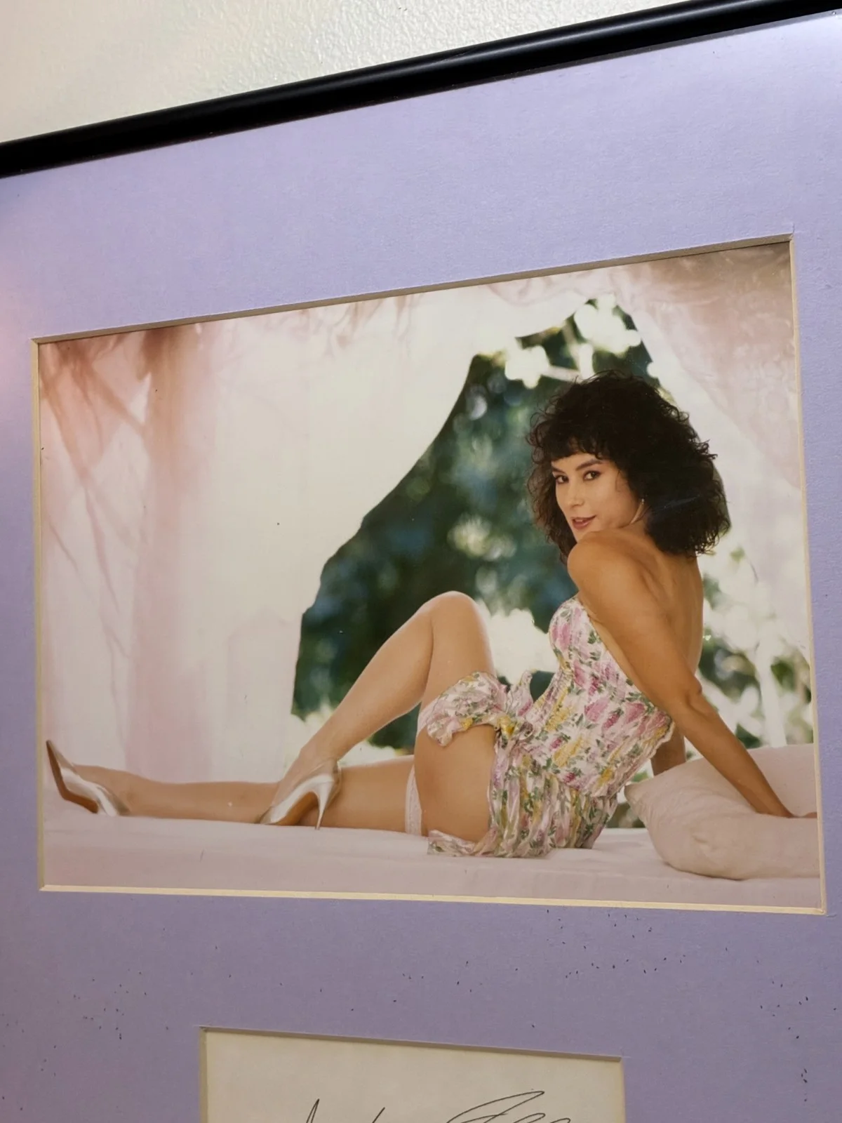 JENNIFER TILLY Signed Autograph Framed Photograph Actress Celebrity, image 3