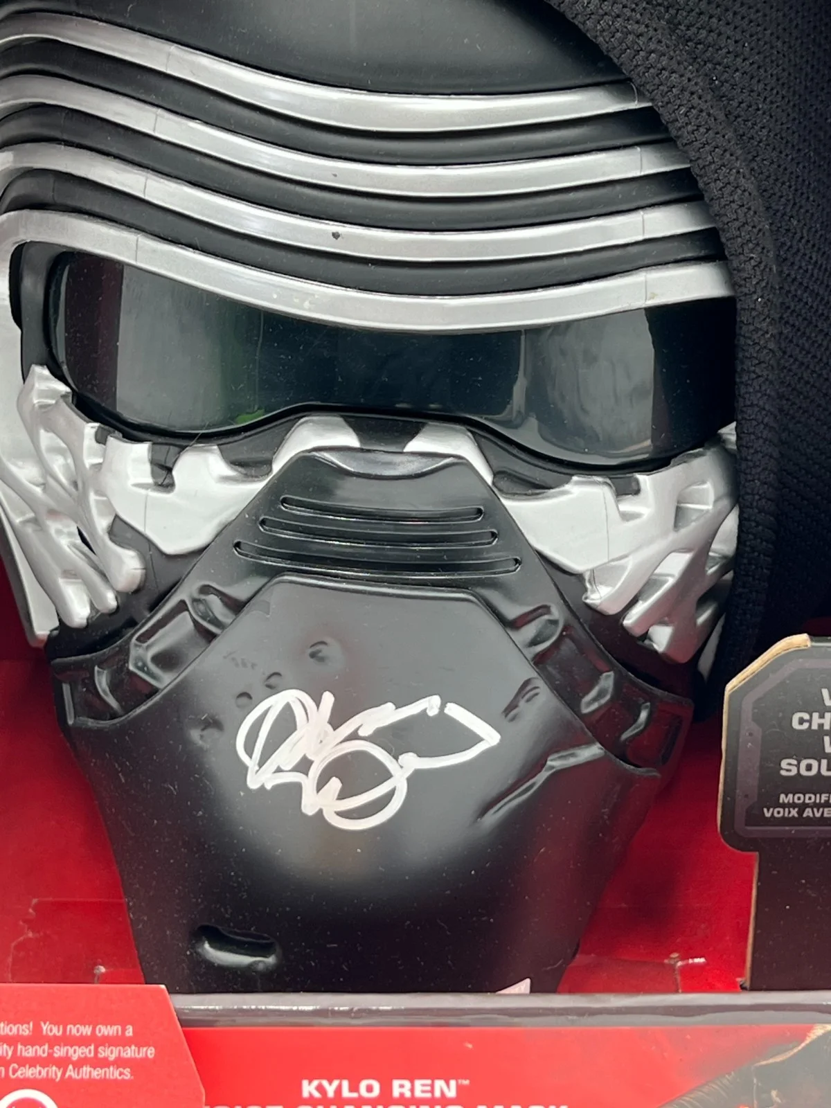 Adam Driver — Adam Driver Signed Kylo Ren Voice Changing Mask Disney Store COA Autographed, изображение 3