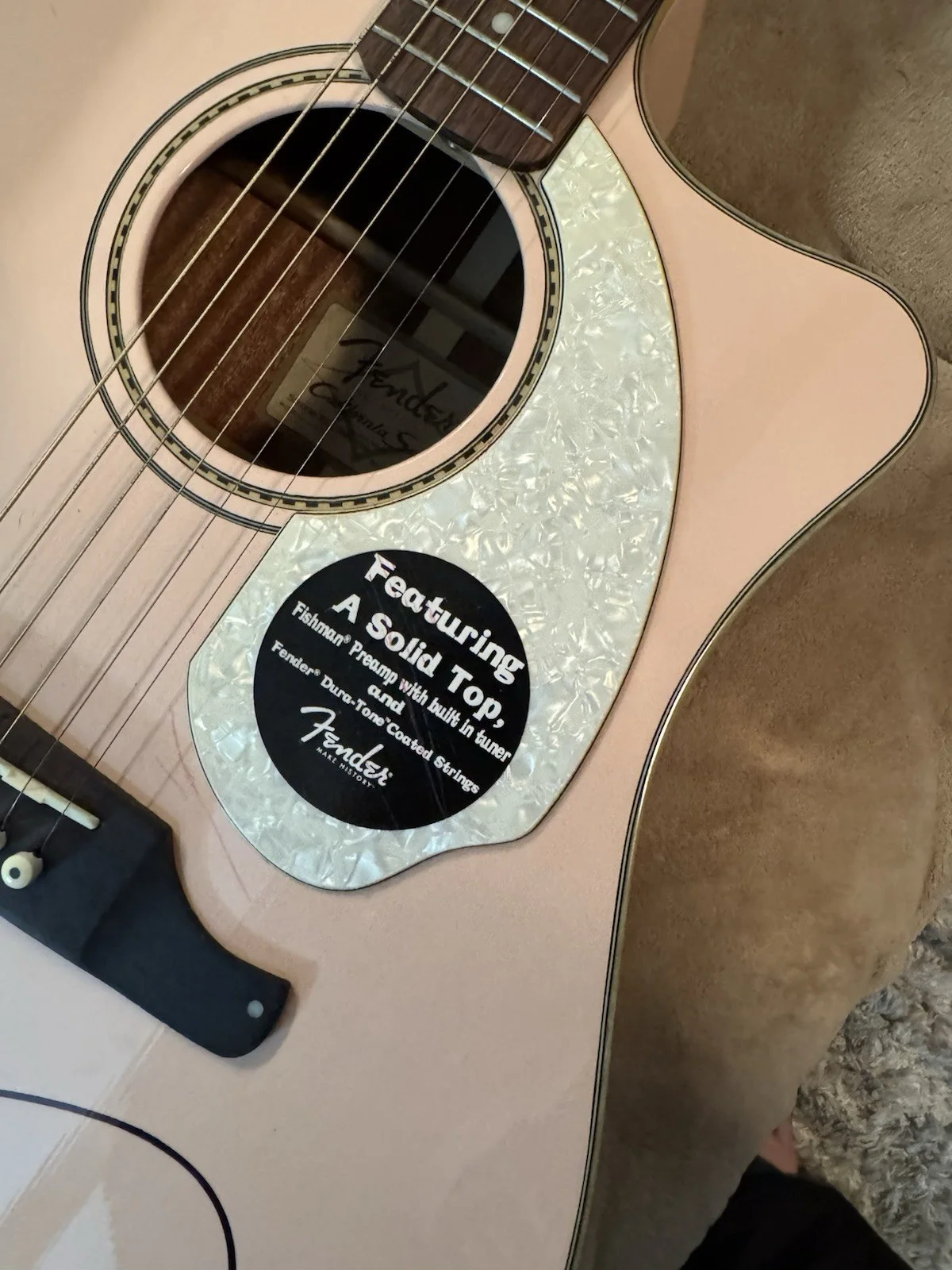 Fender PINK guitar Autographed By Wyonna Judd, Lorie Morgan And Pam Tillis, изображение 2