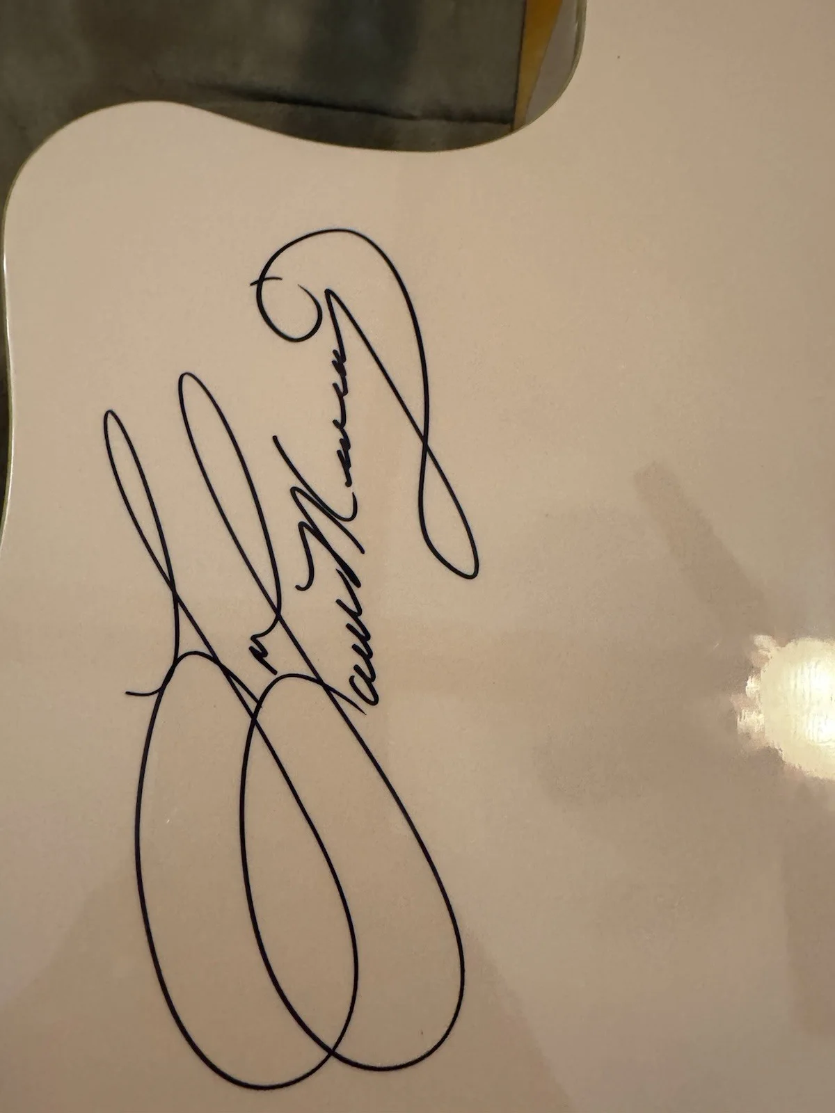 Fender PINK guitar Autographed By Wyonna Judd, Lorie Morgan And Pam Tillis, изображение 4