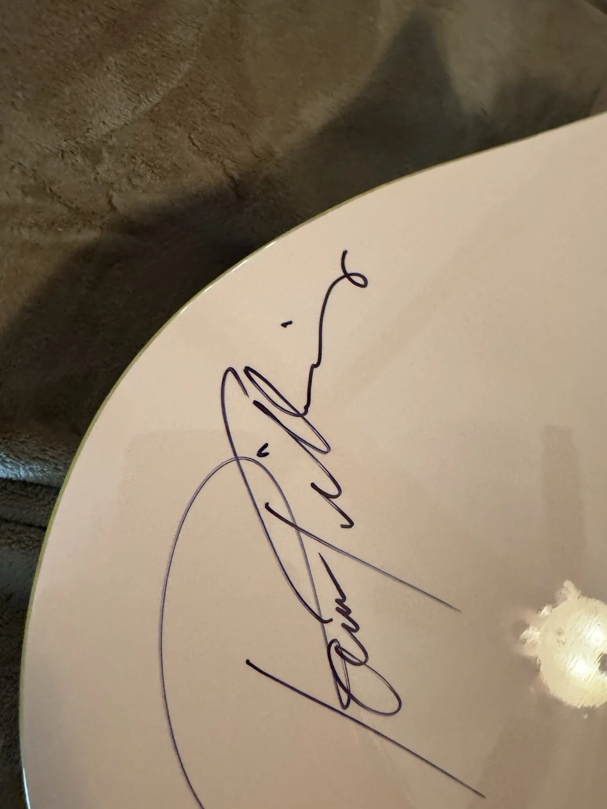 Fender PINK guitar Autographed By Wyonna Judd, Lorie Morgan And Pam Tillis, изображение 5