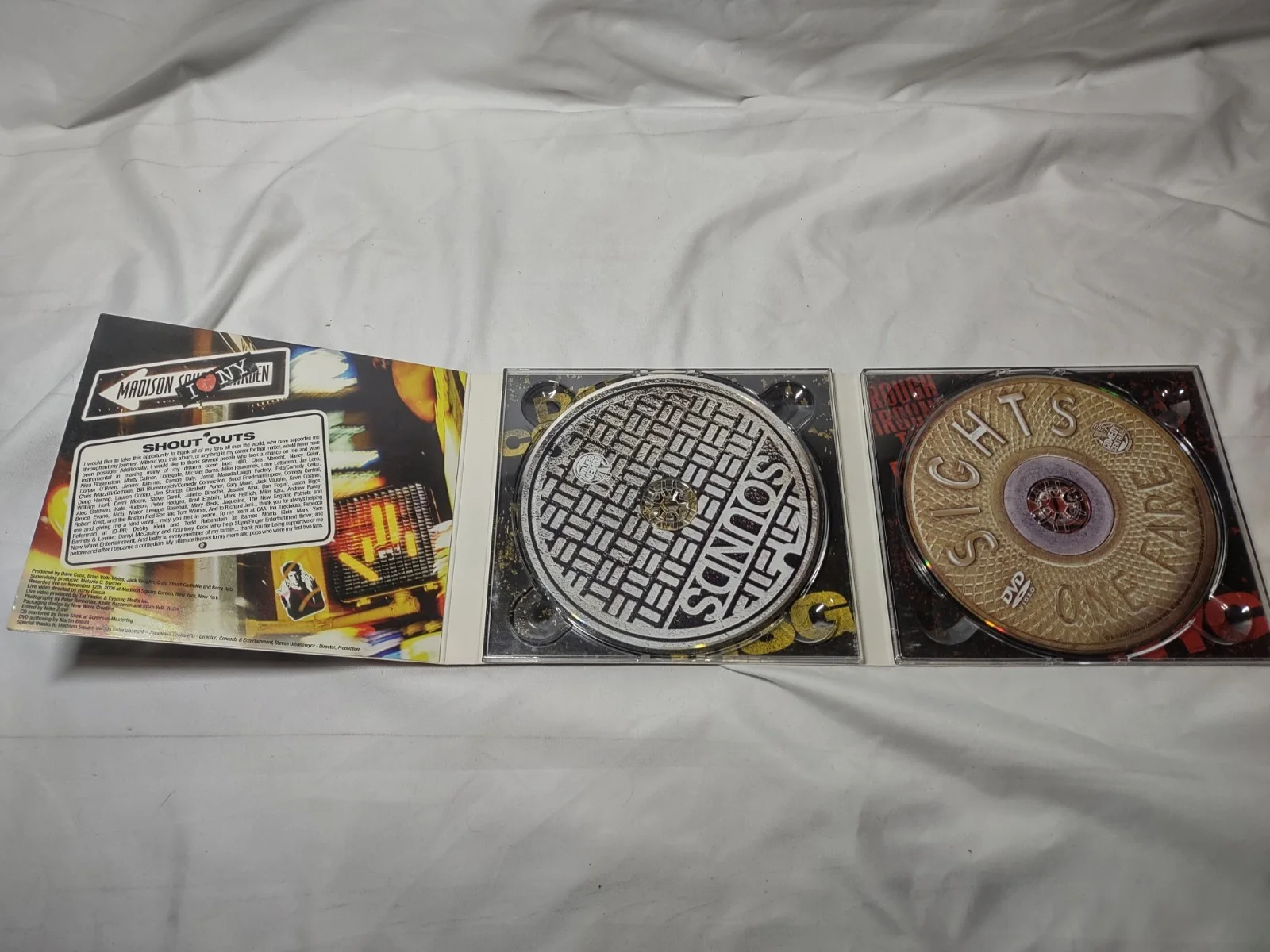 Autographed Dane Cook Photo With Lot Of CDs, Dvds, And Ticket Stub, изображение 5