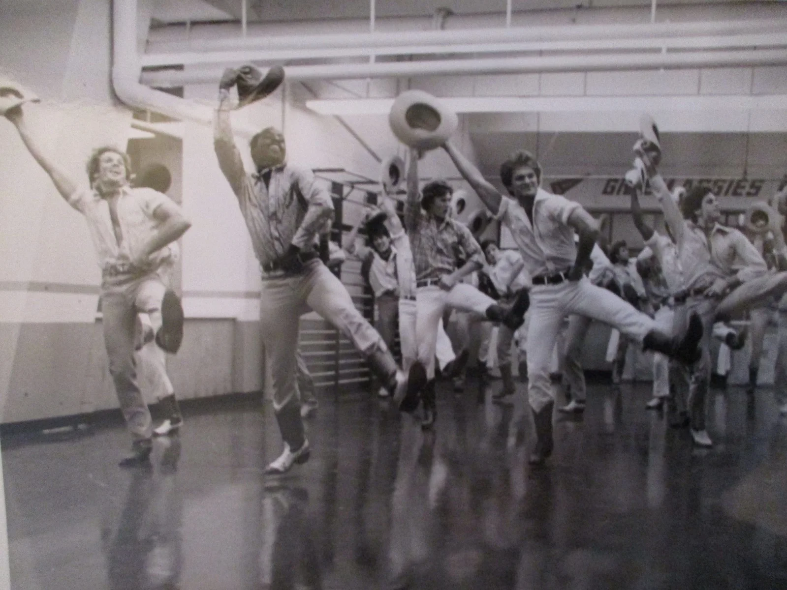 Ted Marriot/Douglas Robb/Kevin Ryan/Tim Topper/Robert Warner 1982 10x8 B&W Photo, изображение 2