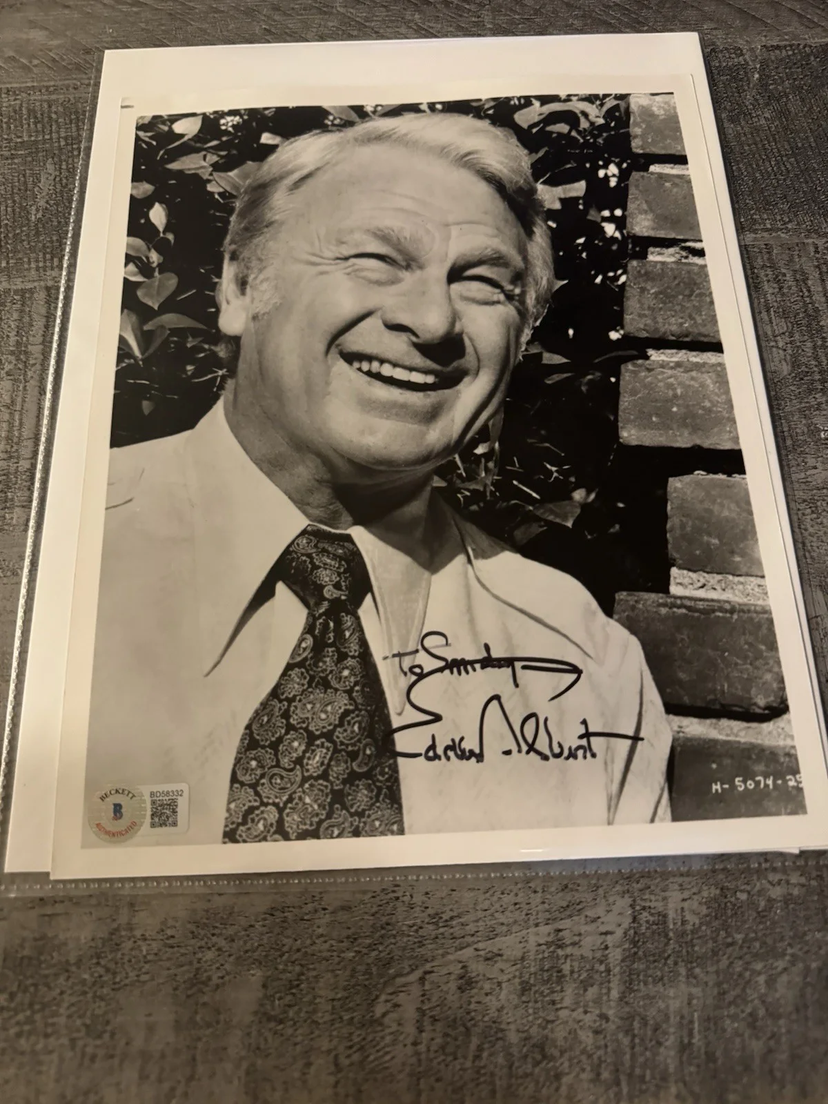 Eddie Albert — Eddie Albert Signed Photo 8x10 The Longest Yard/Green Acres Dual COAs Beckett
