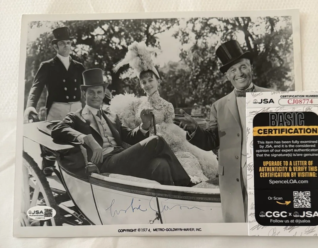 Leslie Caron Stunning 8x10 Hand Signed Photo Autograph JSA Gigi Oscar Winner, изображение 2