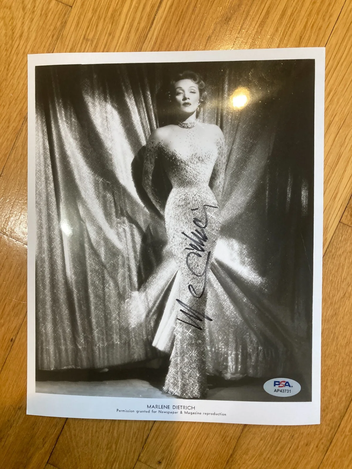 Marlene Dietrich — Marlene Dietrich Signed Autographed 8x10 Photo PSA Blue Angel Morocco