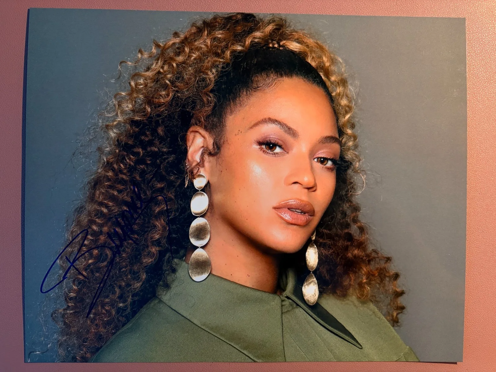 Beyoncé Signed•Stunning Autographed 8x10 Color Photograph of SUPER STAR w/ COA, image 2