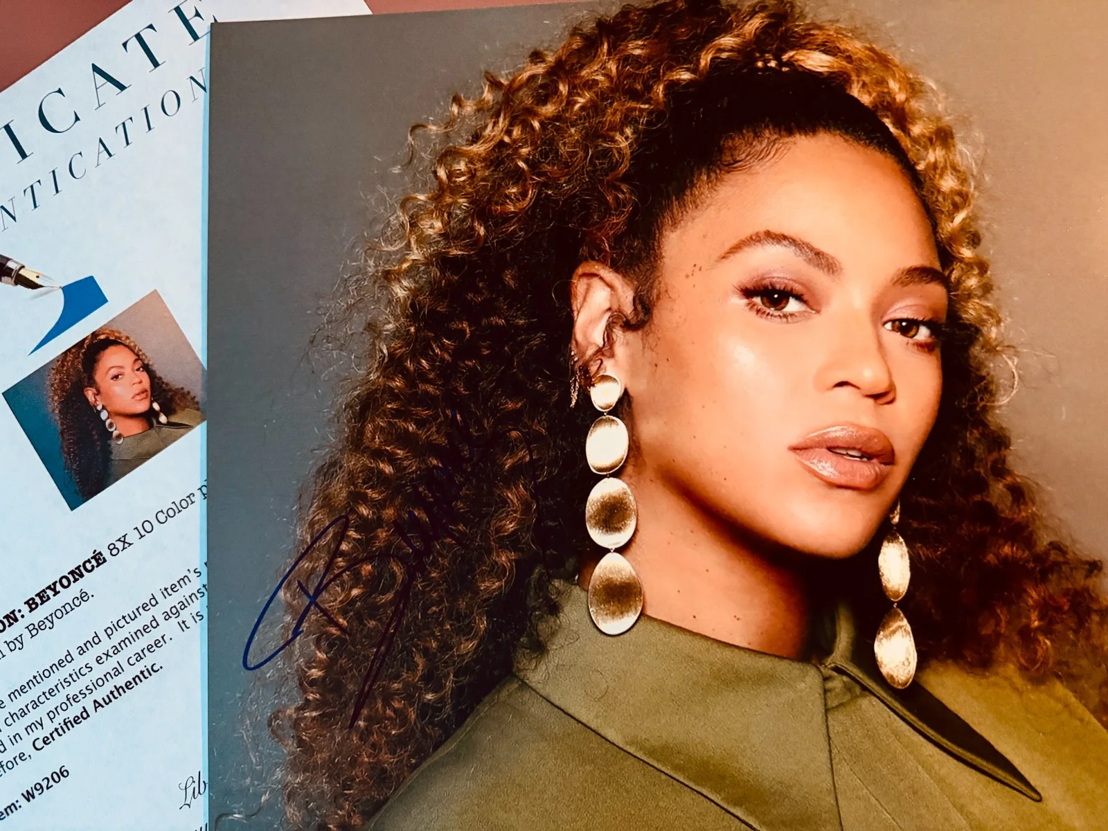 Beyoncé Signed•Stunning Autographed 8x10 Color Photograph of SUPER STAR w/ COA, image 3