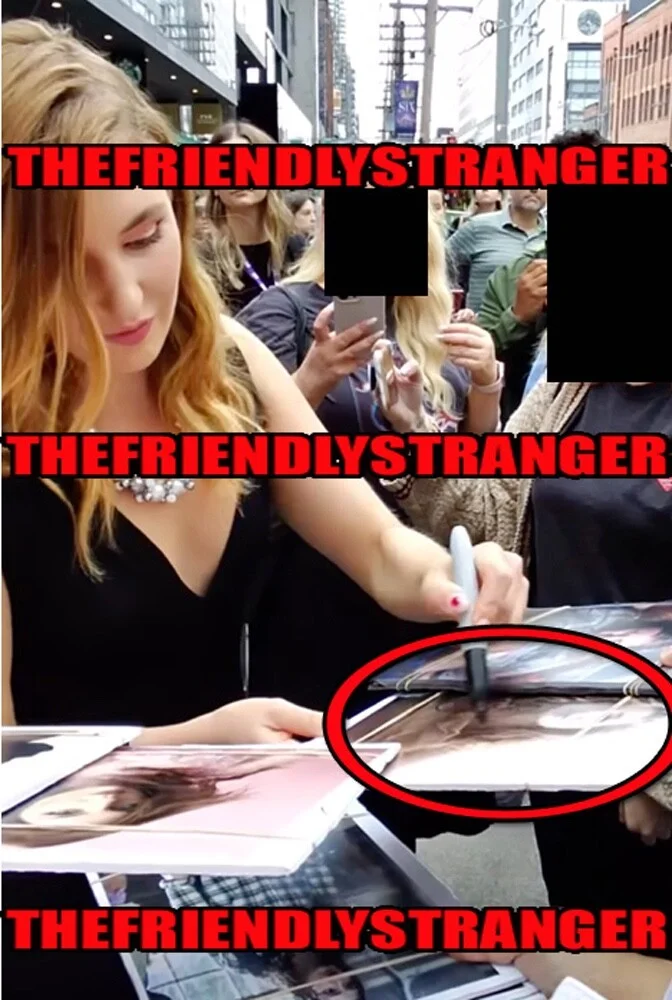 Sophie Nelisse — Sophie Nelisse signed 8x10 Photo HEATED RIVALRY d Yellowjackets PROOF Sexy ACOA, изображение 3