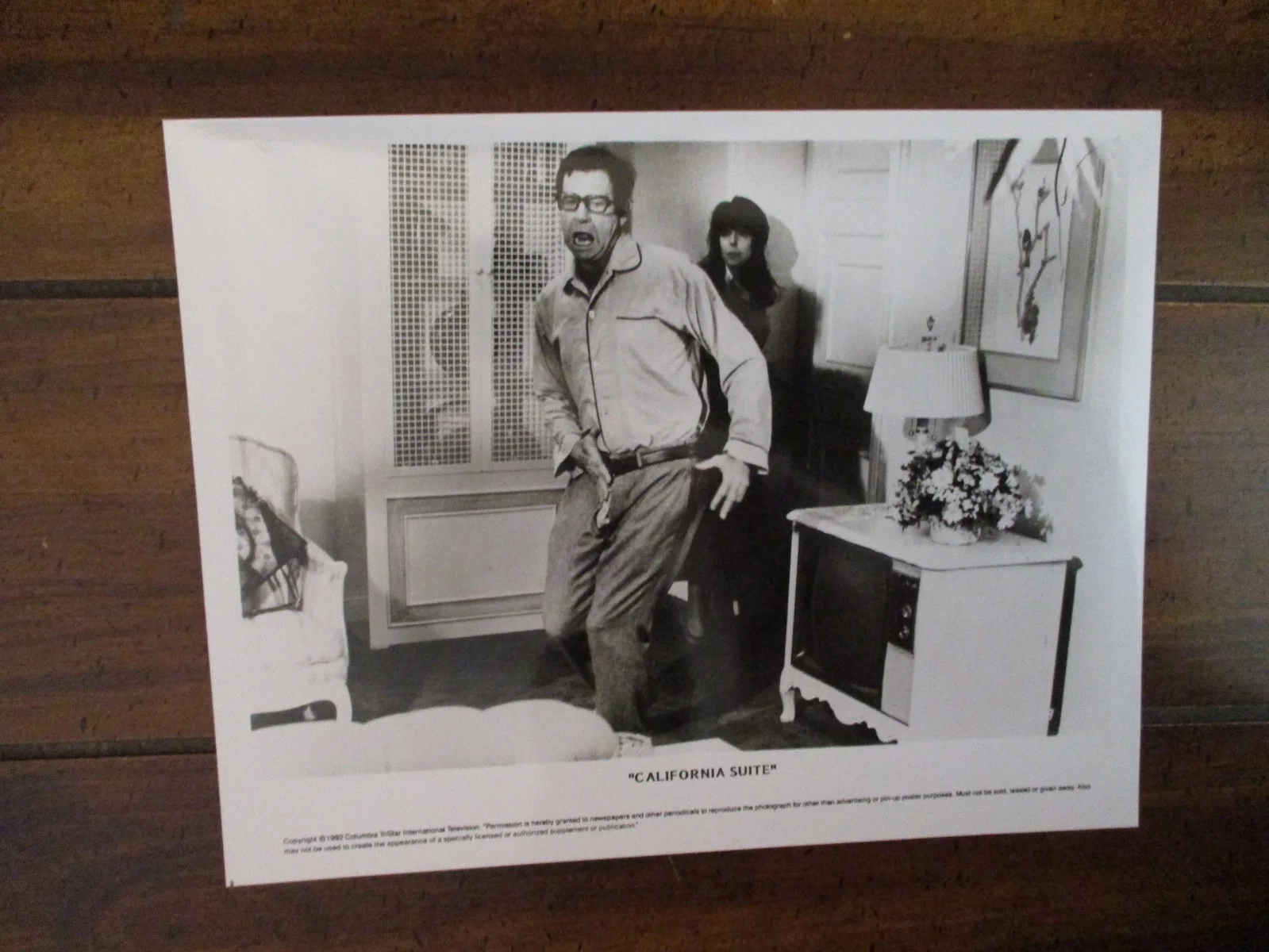 Elaine May/Walter Matthau(CALIFORNIA SUITE)10 x 8 1992 Glossy B & W Press Photo, изображение 2