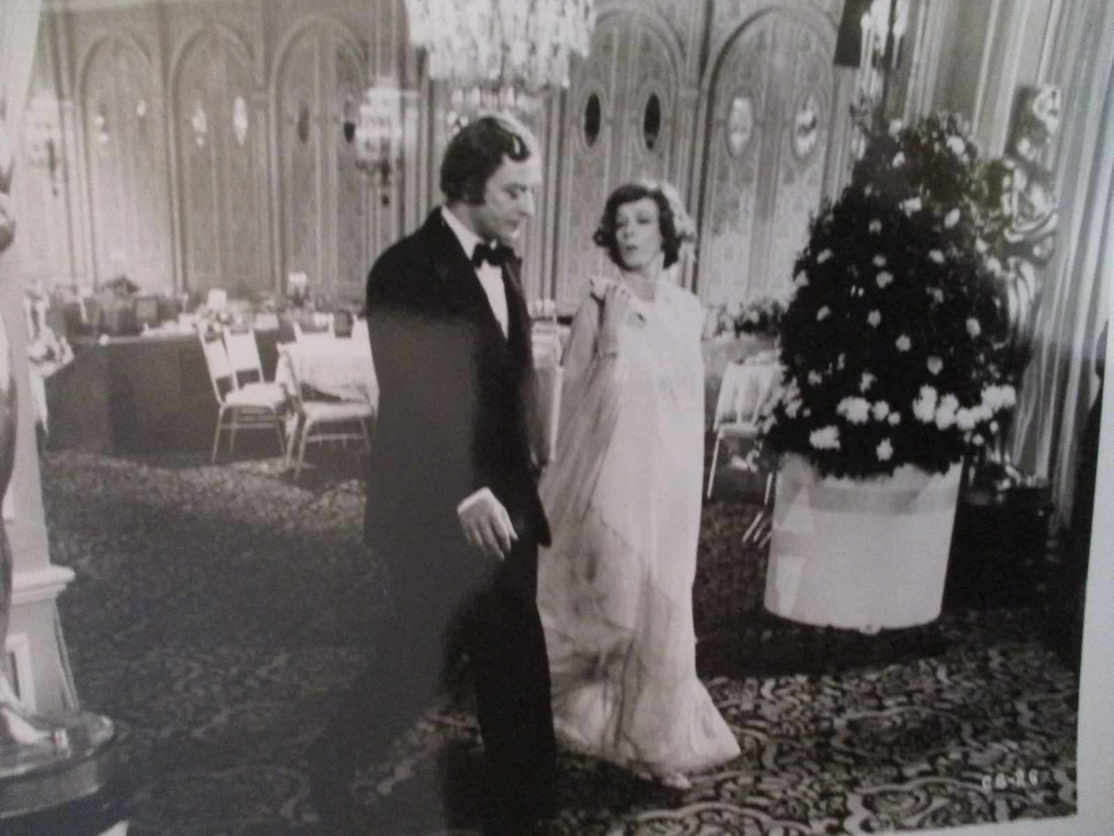 Michael Caine/Maggie Smith(CALIFORNIA SUITE)1992 10 x 8 Glossy B & W Press Photo, image 2