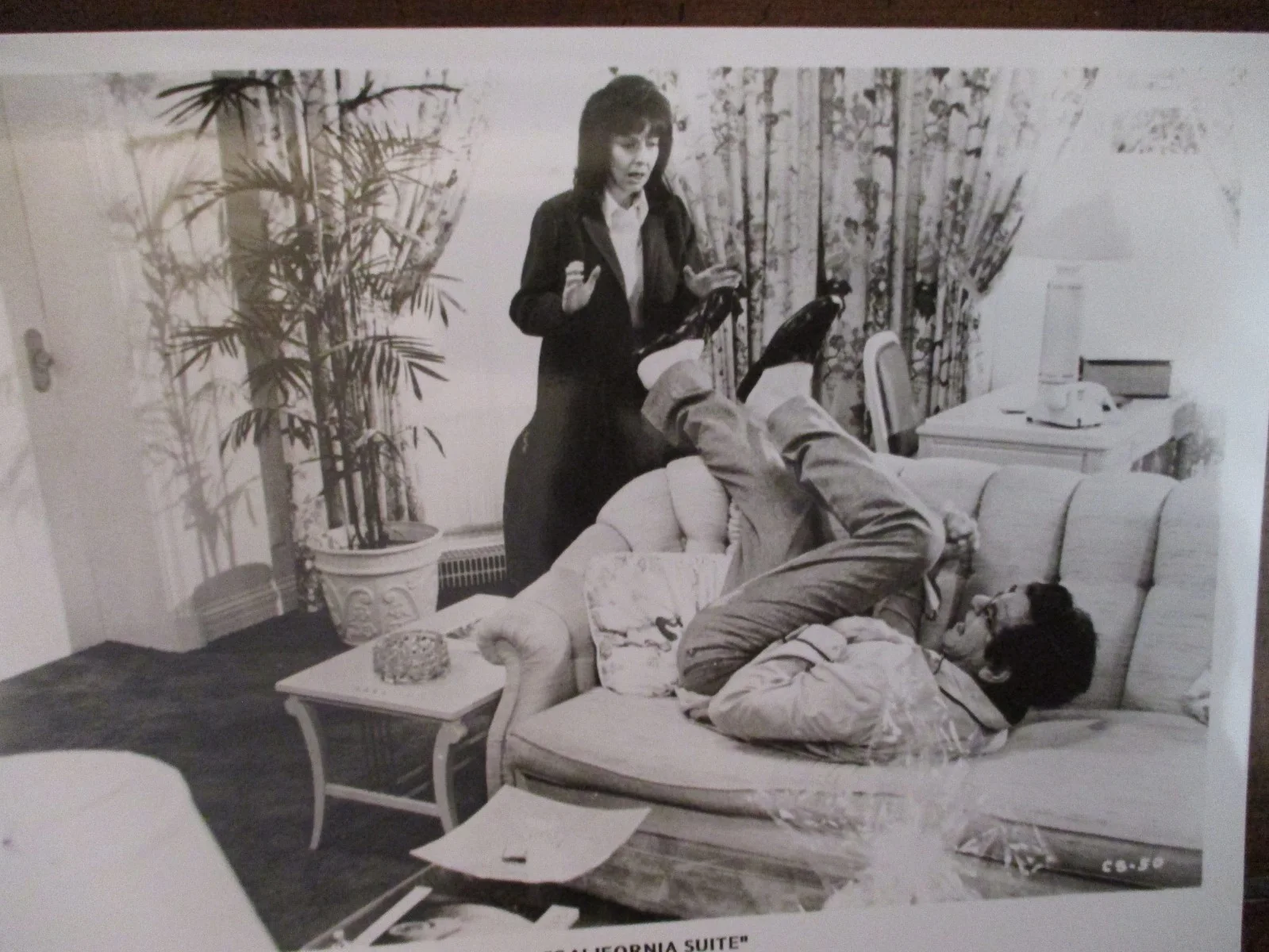 Walter Matthau/Elaine May(CALIFORNIA SUITE)1992 10 x 8 Glossy B & W Press Photo, изображение 2