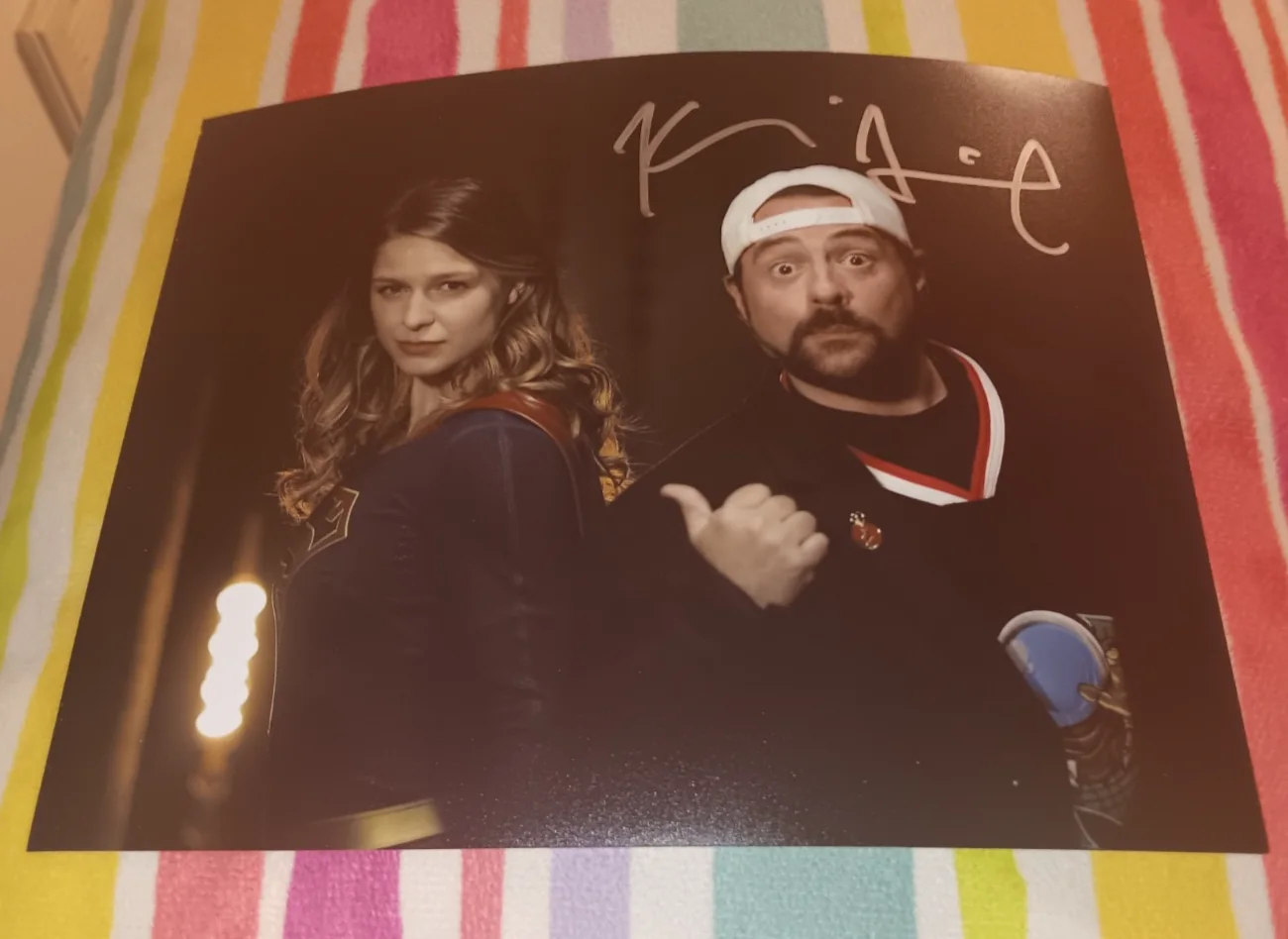 KEVIN SMITH — KEVIN SMITH - Signed Autograph Signature - Supergirl 8x10 Photo - COA included