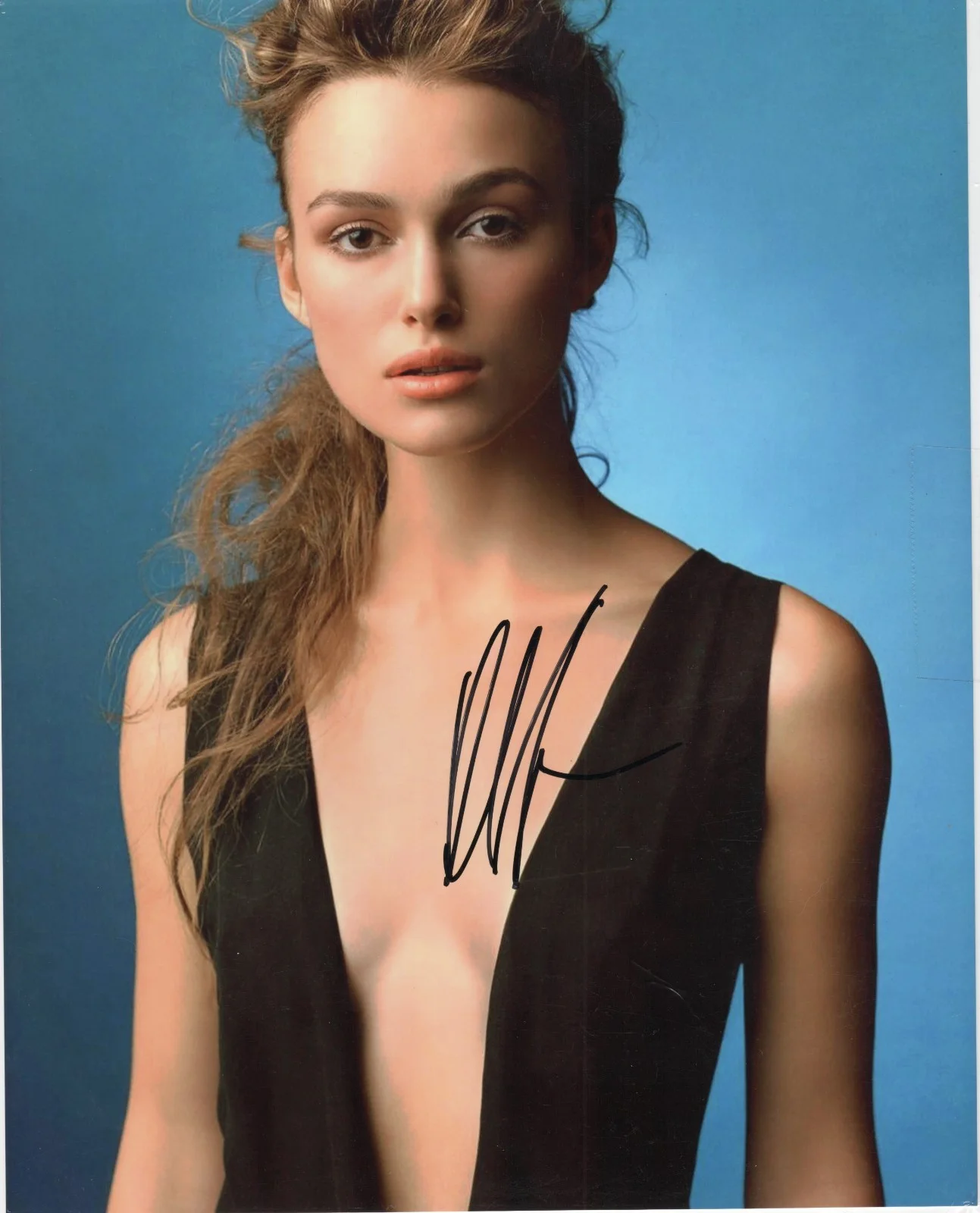 Keira Knightley — Keira Knightley Autographed Photo 4 w COA