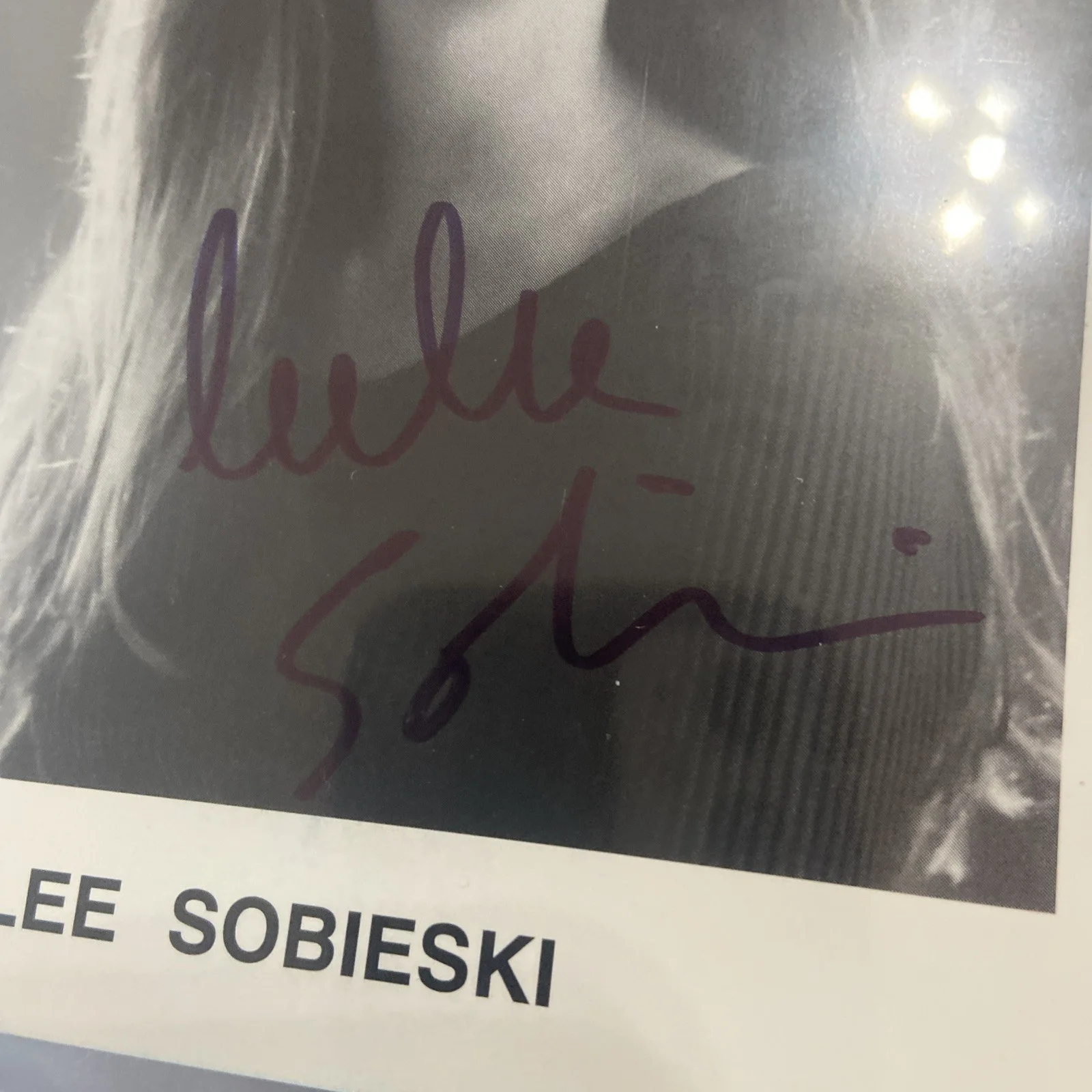 Leelee Sobieski — Leelee Sobieski Authentic Autographed 4x6 Photo Signed Picture - eyes wide shut, изображение 2