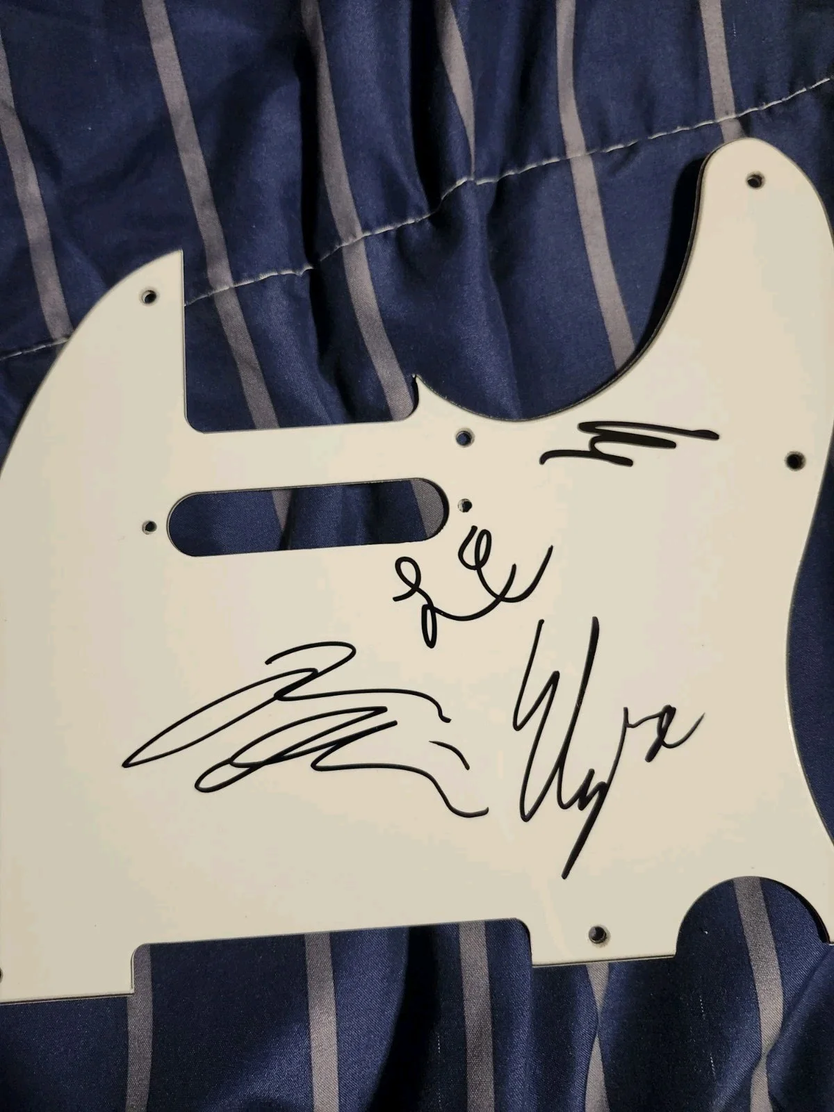 The Beaches Signed autograph Guitar Pickguard COA Psa Guranteed Band, изображение 2