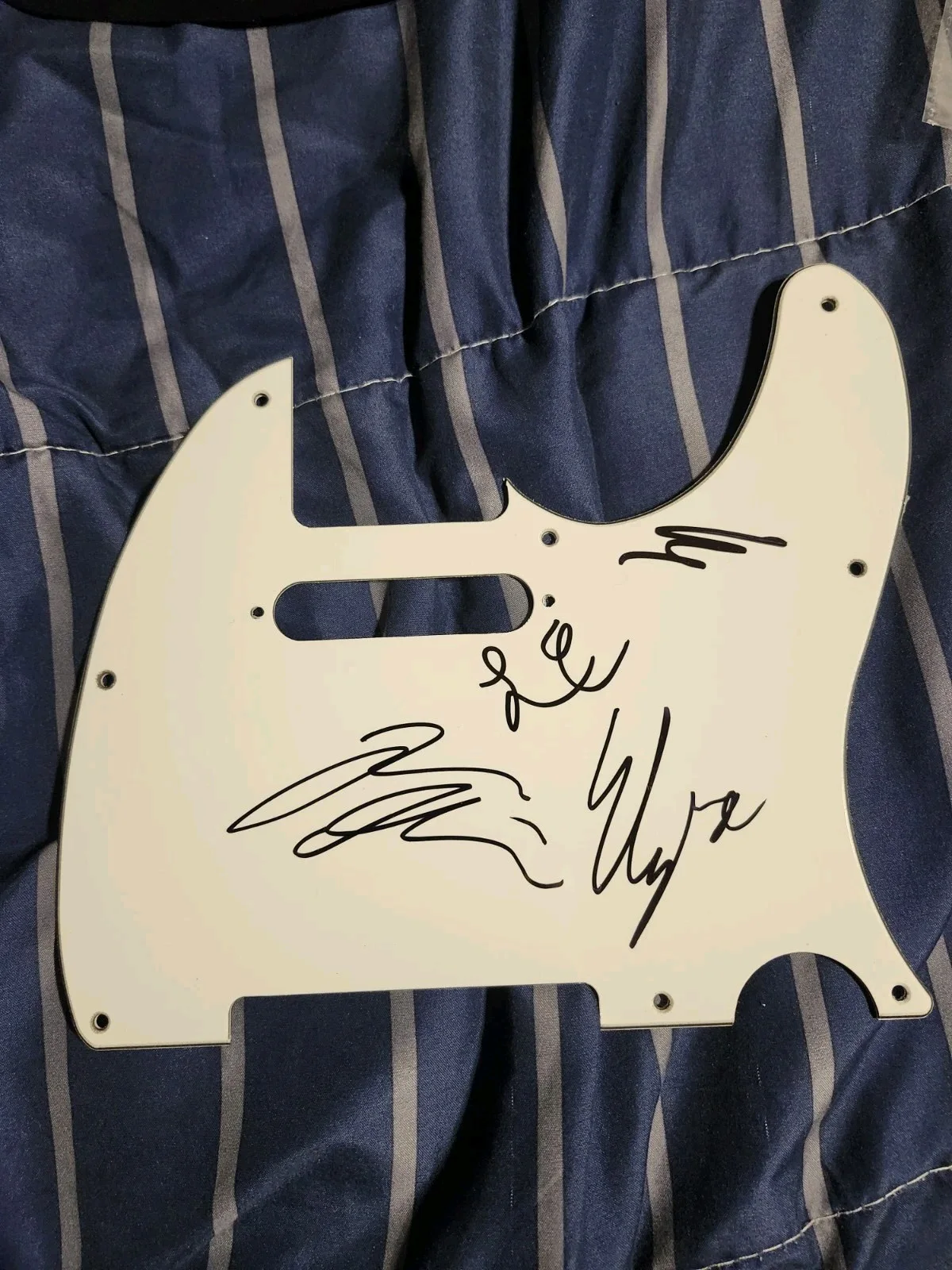 The Beaches Signed autograph Guitar Pickguard COA Psa Guranteed Band, изображение 3