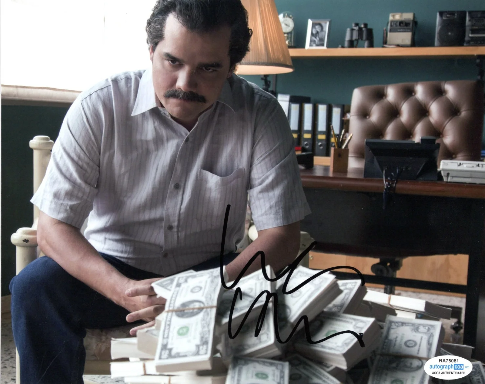 Wagner Moura — Wagner Moura Signed Autographed NARCOS Pablo Excobar 8x10 Photo PROOF ACOA E, изображение 2