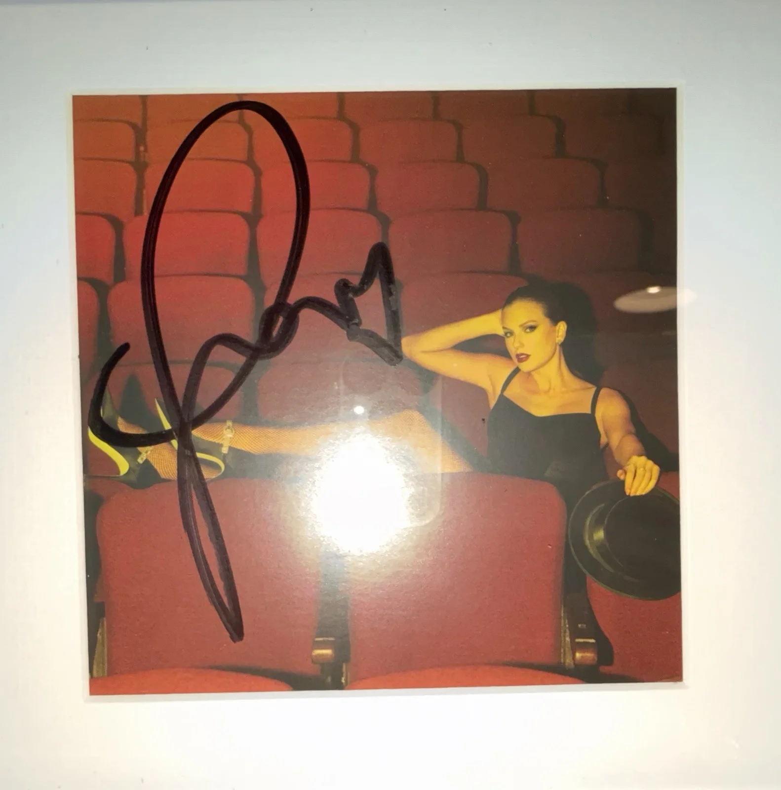Taylor Swift The Life of a Showgirl CD Hand Signed / Autographed Photo 1 Framed, изображение 3