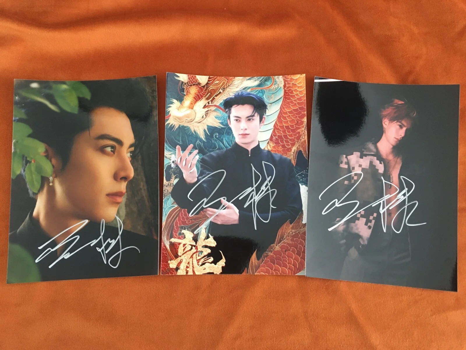 WANG HEDI Autographed Signed Photo 5*7 Gifts Collection 王鹤棣 2024B, изображение 2
