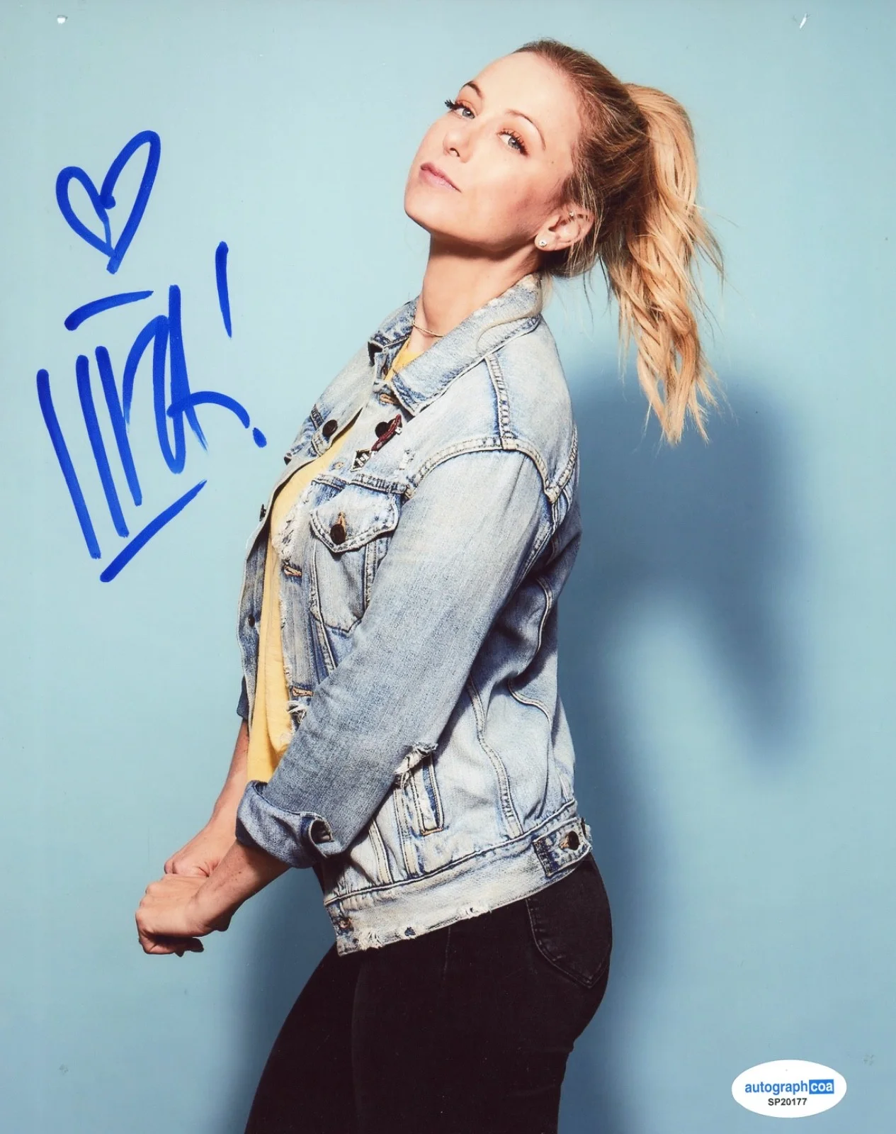 Iliza Shlesinger — Iliza Shlesinger Signed Autograph 8x10 Photo Comedian Spenser Confidential ACOA