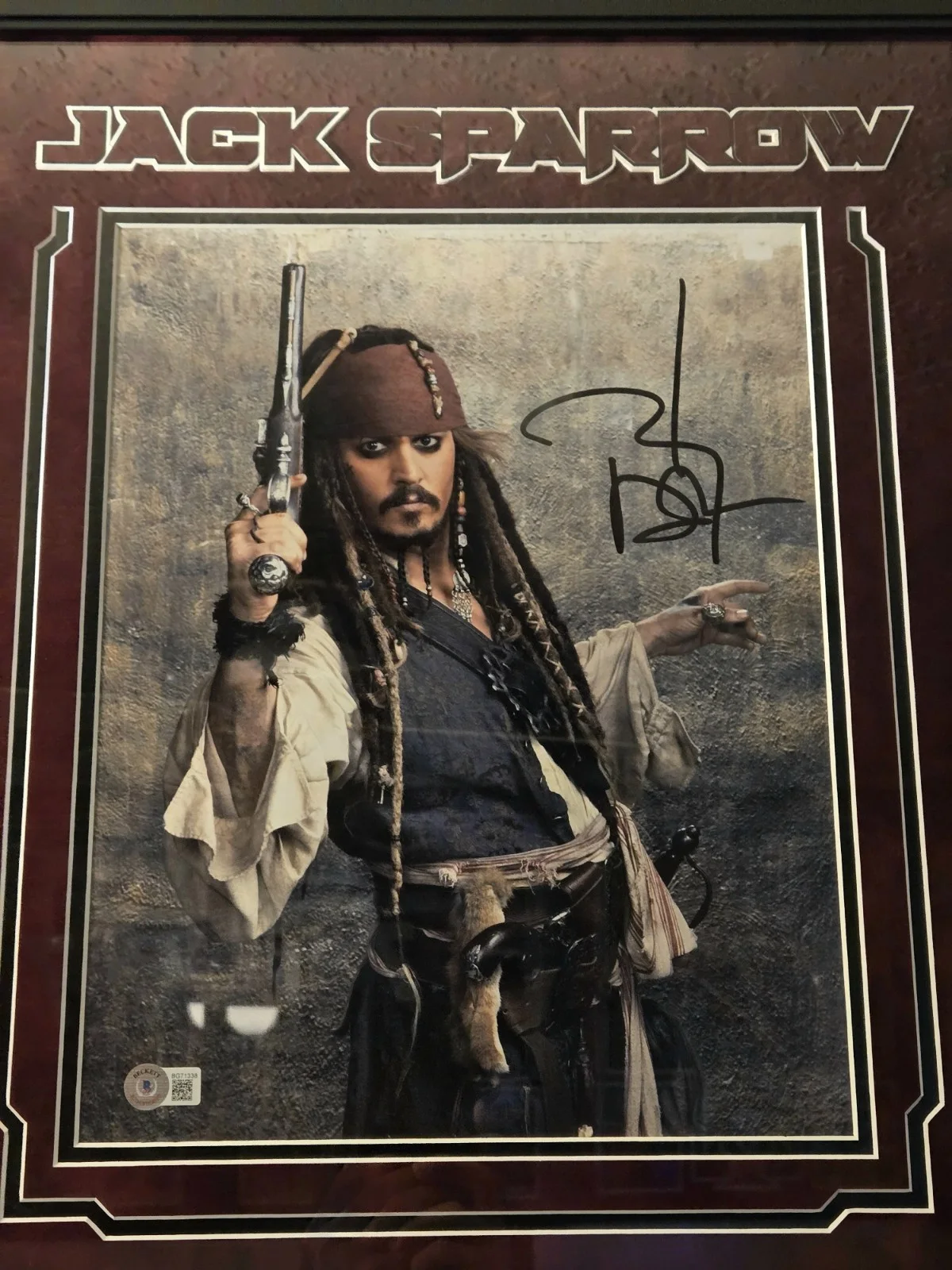 JOHNNY DEPP SIGNED 'PIRATES OF THE CARIBBEAN' 11X14 PHOTO, BECKETT BAS, FRAMED!, изображение 2