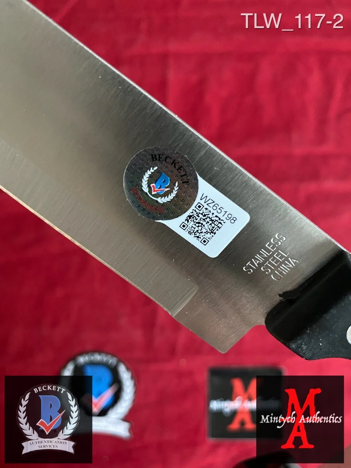 TOMMY LEE WALLACE — Tommy Lee Wallace autographed signed 8" steel knife Halloween Beckett COA, image 2