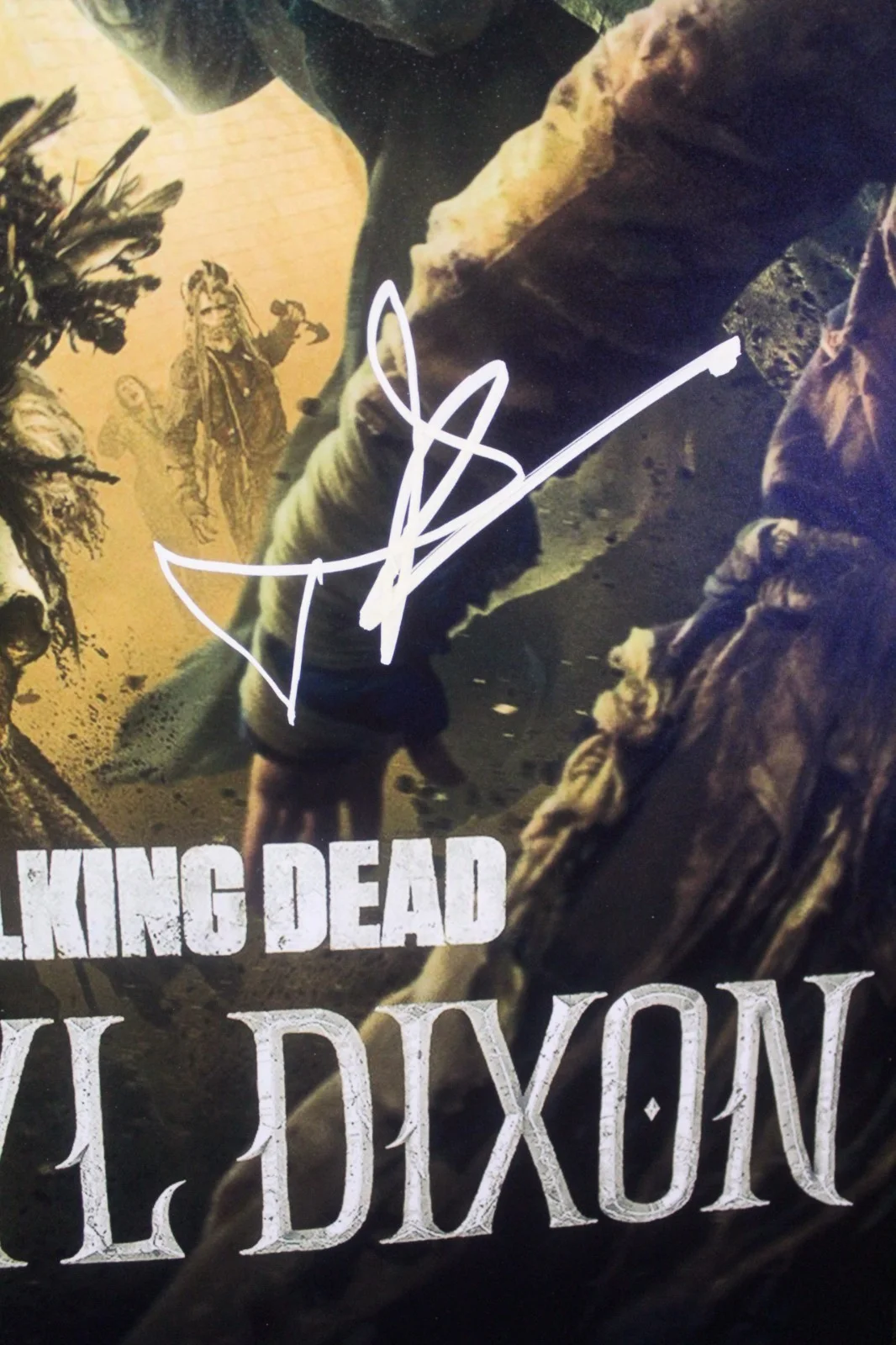 Norman Reedus · Daryl Dixon, Melissa McBride · Carol Peletier — 13x19 Autographed Poster - Daryl Dixon The Walking Dead, Norman Reedus + COA, изображение 3