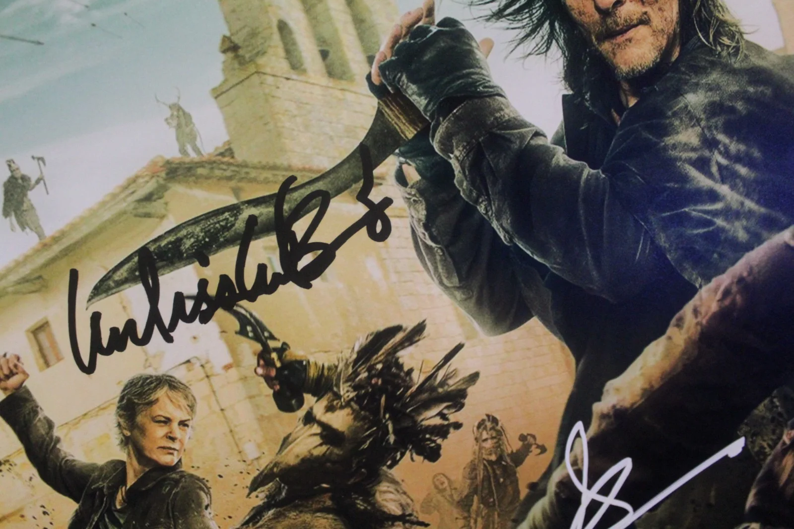 Norman Reedus · Daryl Dixon, Melissa McBride · Carol Peletier — 13x19 Autographed Poster - Daryl Dixon The Walking Dead, Norman Reedus + COA, изображение 4