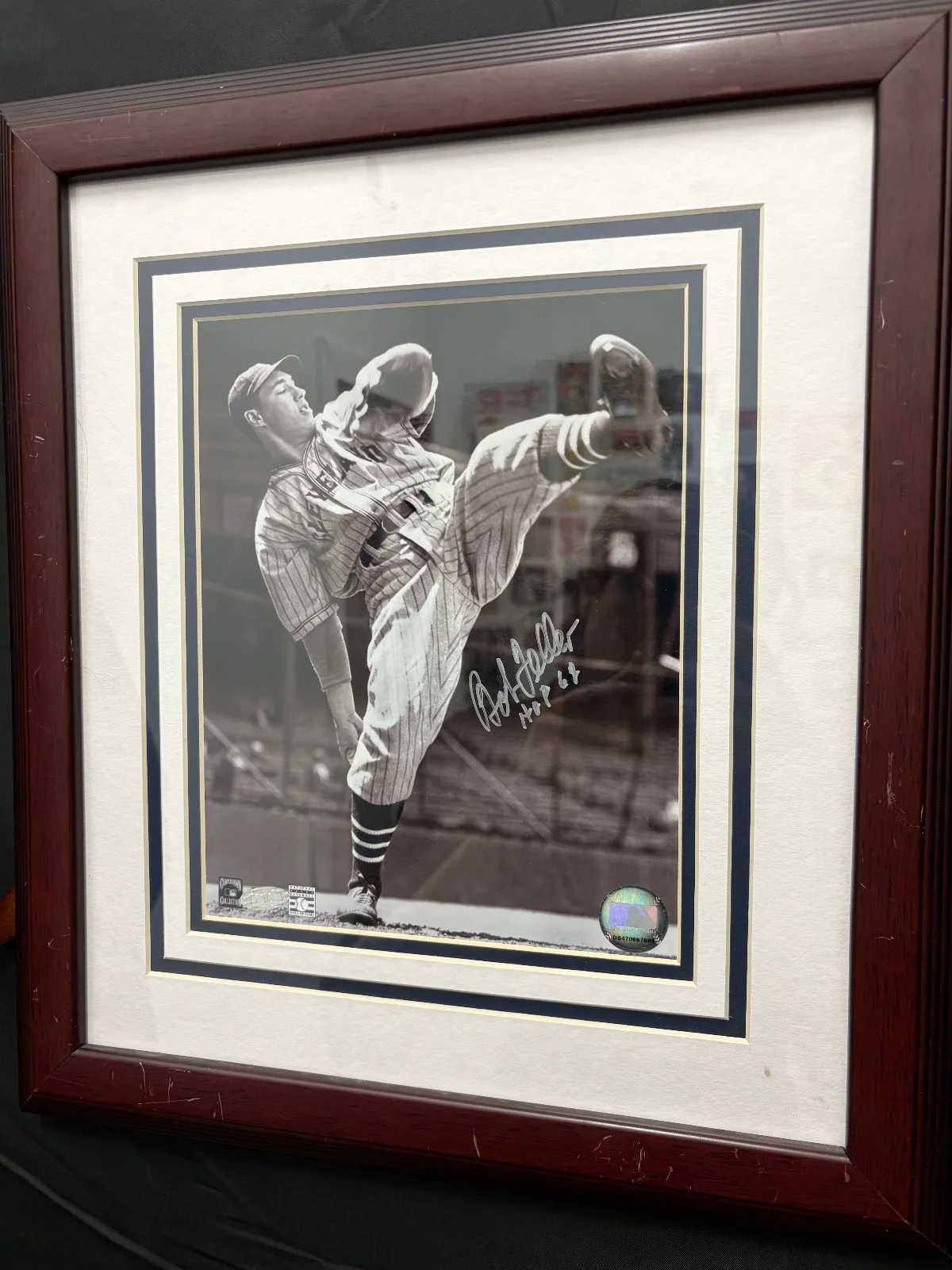 Bob Feller — SIGNED & FRAMED Bob Feller Cleveland Indians NBA B&W Photo Steiner COA 69 HOF, изображение 4