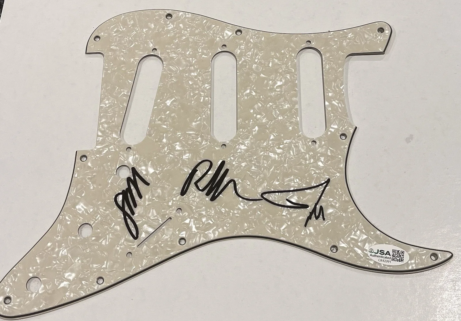 YELLOWCARD BAND SIGNED GUITAR PICKGUARD PICK GUARD AUTOGRAPH RYAN KEY +2 JSA COA, image 2