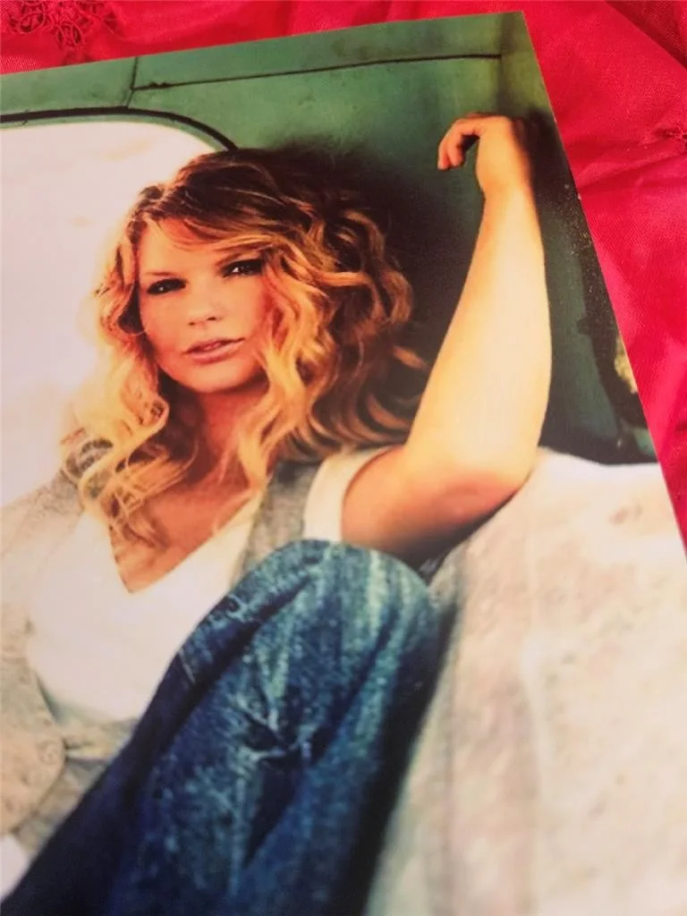 TAYLOR SWIFT HAND SIGNED AUTOGRAPHED 8X10 PHOTO BEAUTIFUL SINGER ICON CAR W/ COA, image 3