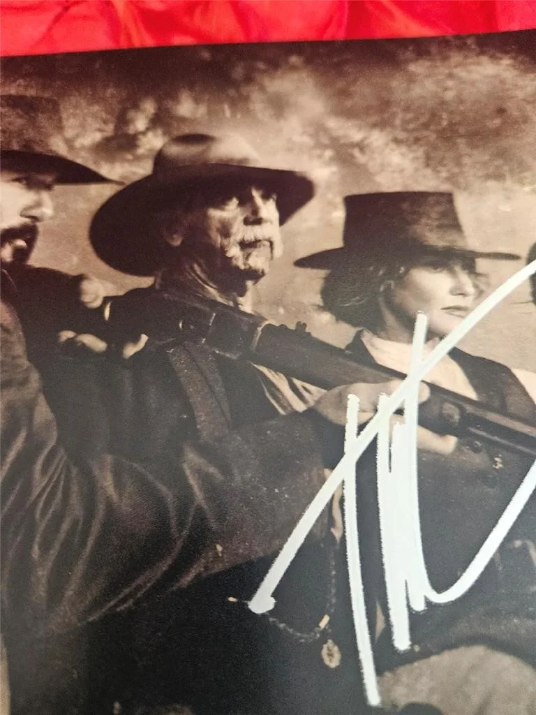 TIM MCGRAW — TIM MCGRAW HAND SIGNED AUTOGRAPHED 8X10 PHOTO 1883 YELLOWSTONE ORIGIN STORY COA, image 4