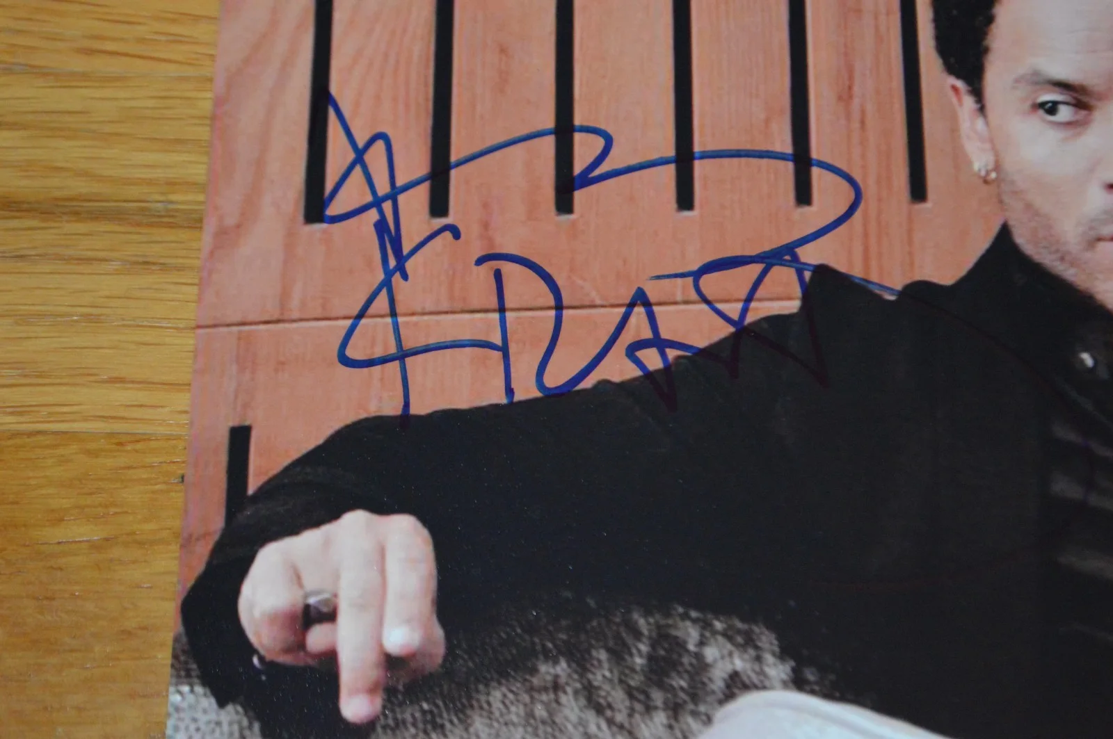 Lenny Kravitz Autographed 8x10 Color Photo with JSA COA, изображение 3
