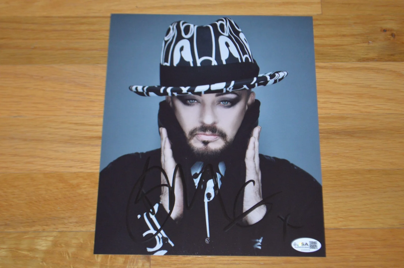 BOY GEORGE Autographed Color 8x10 Photo with JSA COA, изображение 2