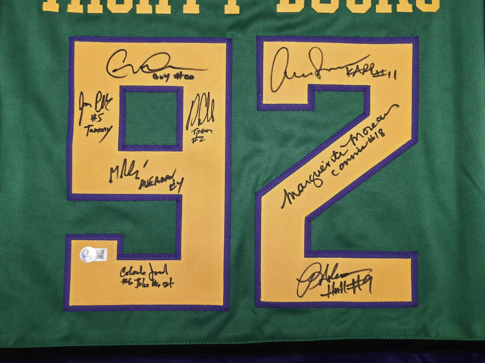 The Mighty — The Mighty Ducks Cast Signed Green Hockey Sweater Jersey 8 Sigs Beckett Witness, изображение 3