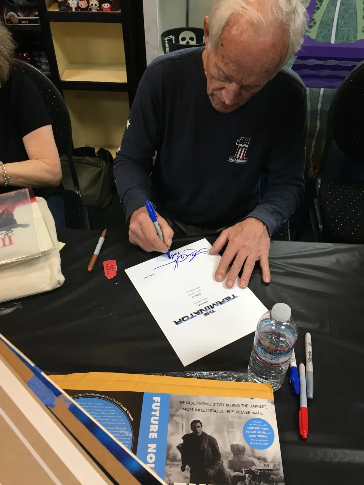 Lance Henriksen — Lance Henriksen Signed Autograph The Terminator Script Cover 8.5x11 EXACT PROOF, image 3