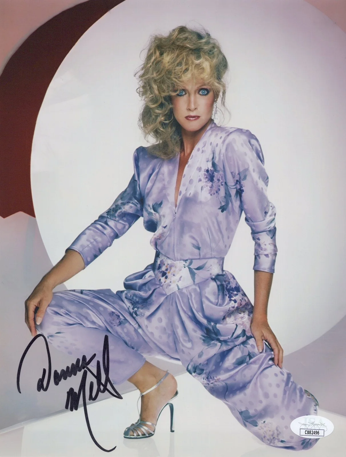 DONNA MILLS — DONNA MILLS Signed KNOTTS LANDING 8x10 Photo ABBY CUNNINGHAM Autograph JSA COA