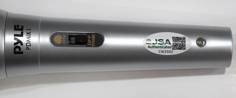 Nikki Glaser — Nikki Glaser signed Microphone EXACT PROOF "Alive & Unwell Tour" Inscrpt JSA COA, изображение 3