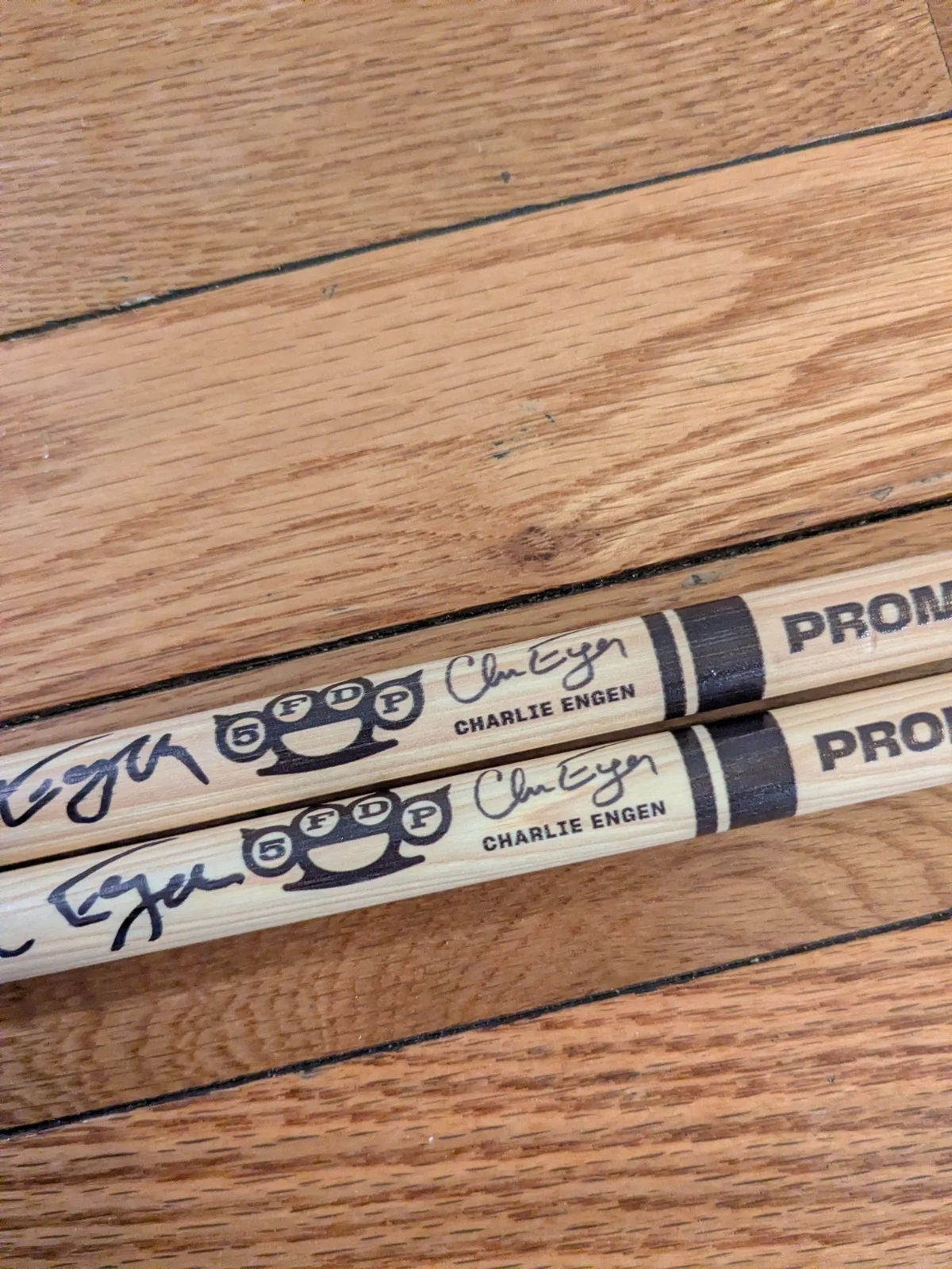 Five Finger Death Punch Charlie Engen Used And Hand Signed Drumsticks Promark, изображение 3