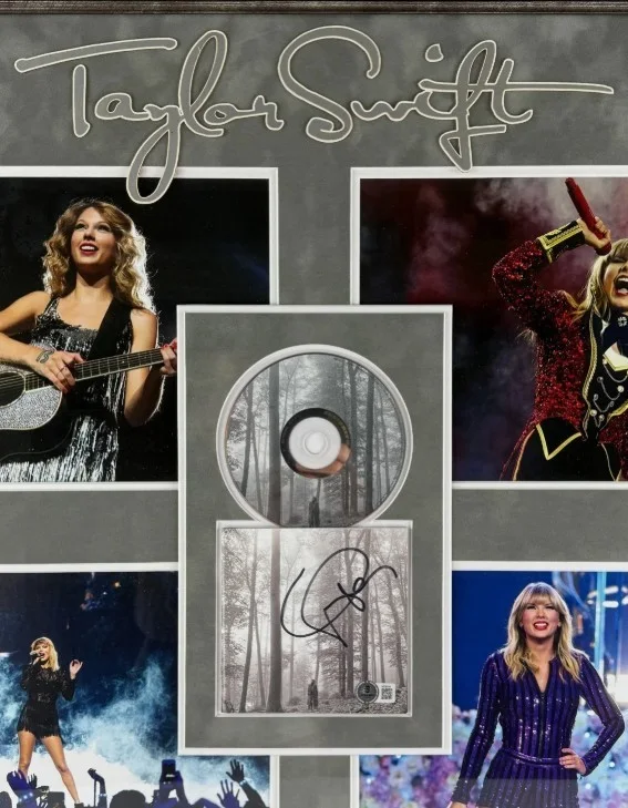 Taylor Swift Folklore Signed CD Cover Framed Live Photos Beckett COA #AE09334, изображение 2