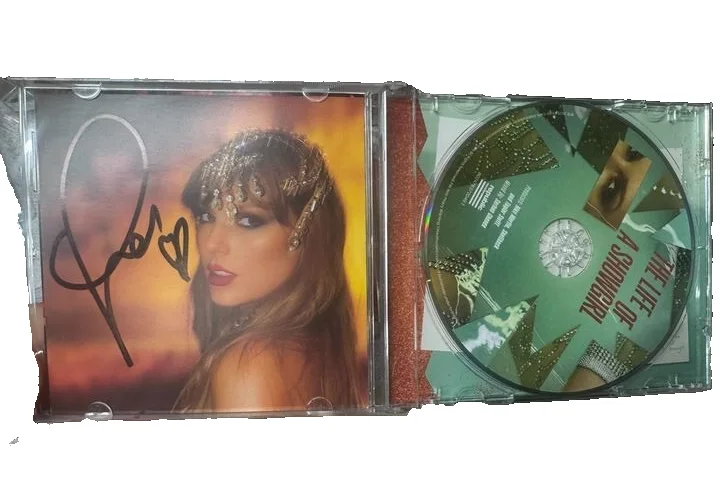 Taylor Swift The Life of a Showgirl Signed CD 1 signature double split heart, изображение 2